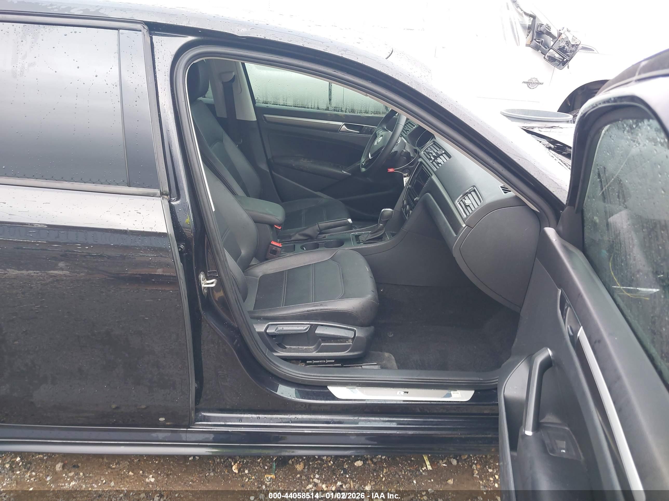 VOLKSWAGEN PASSAT image 5