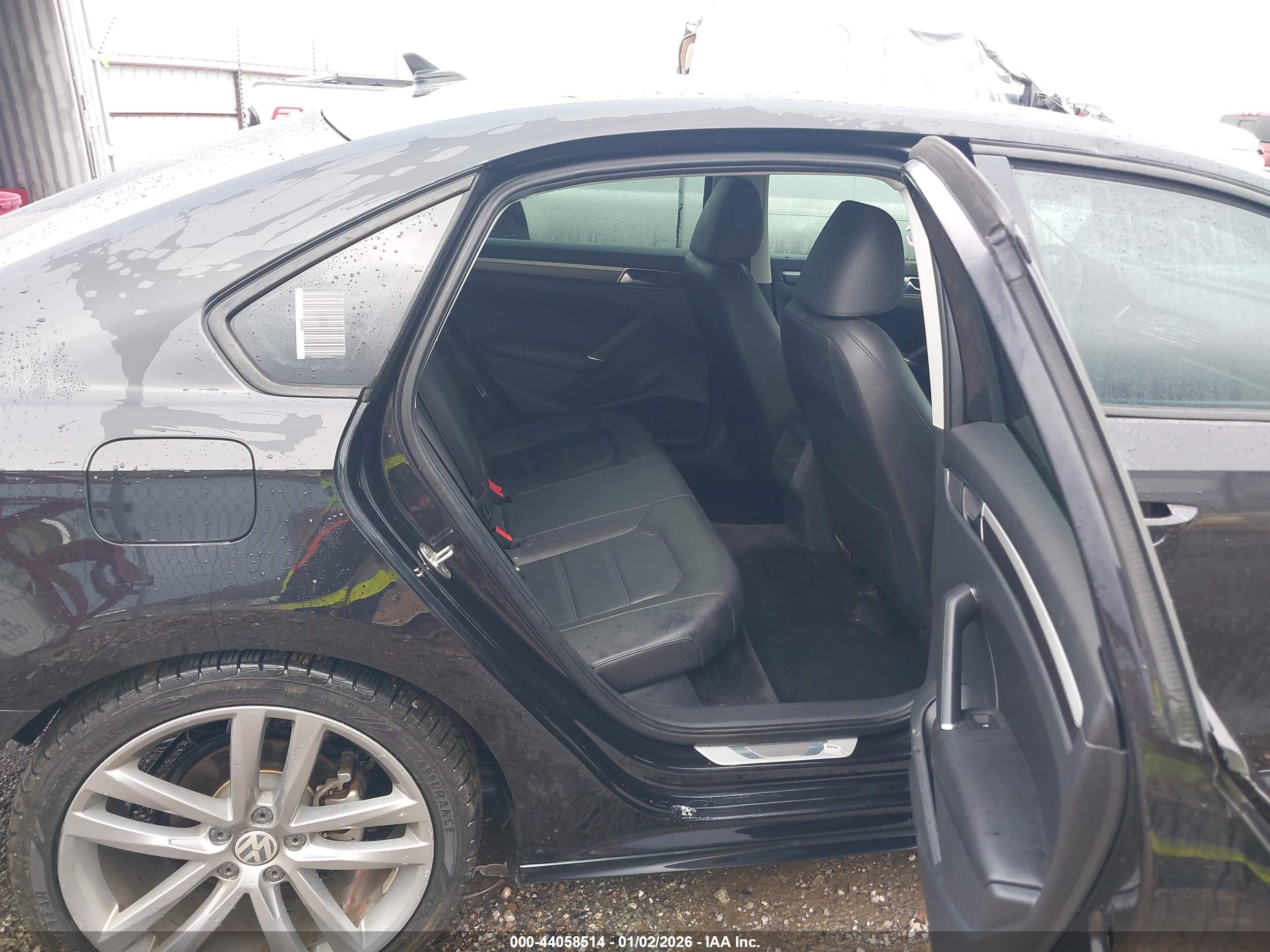 VOLKSWAGEN PASSAT image 8