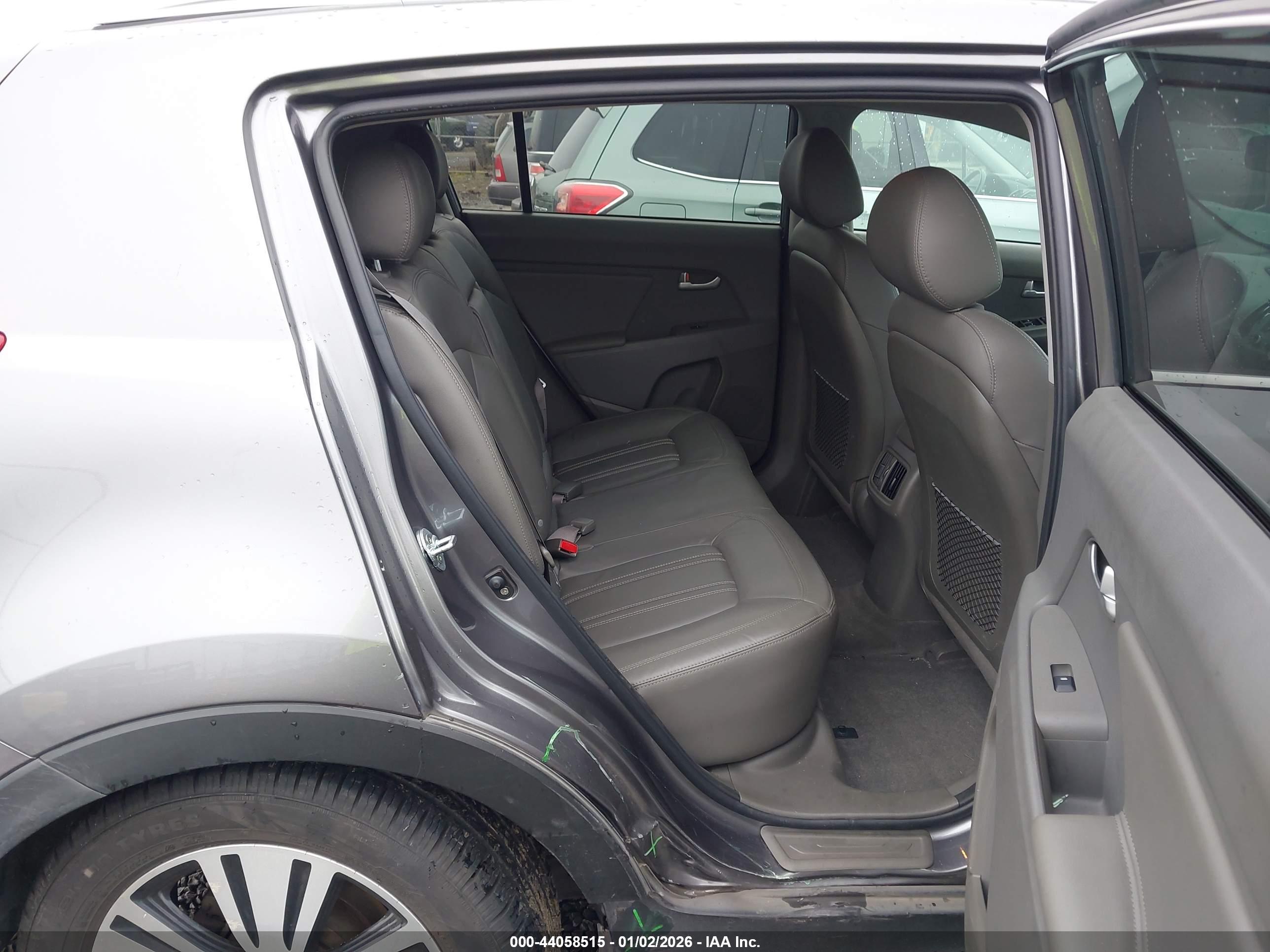 KIA SPORTAGE image 8