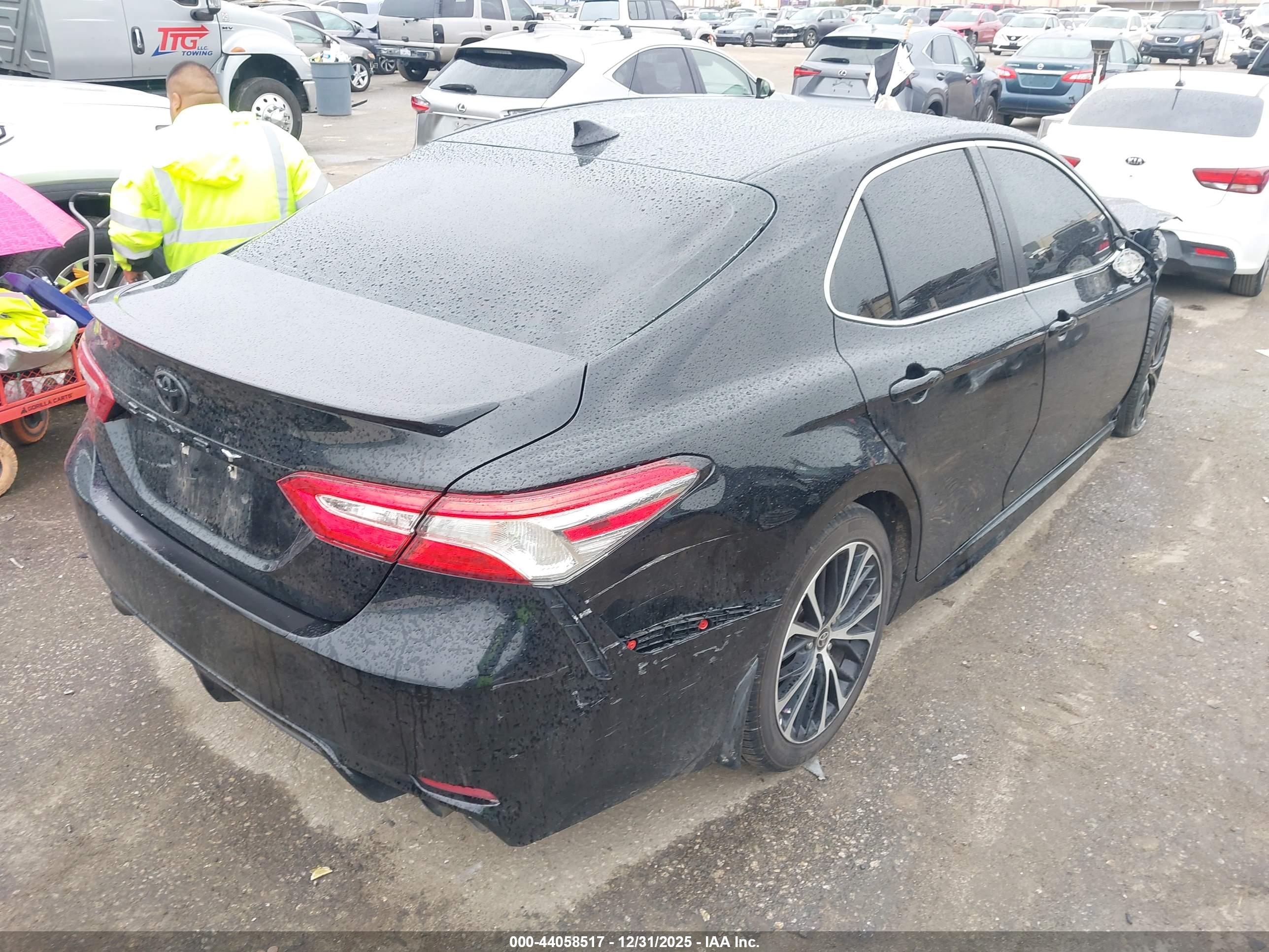 TOYOTA CAMRY image 4