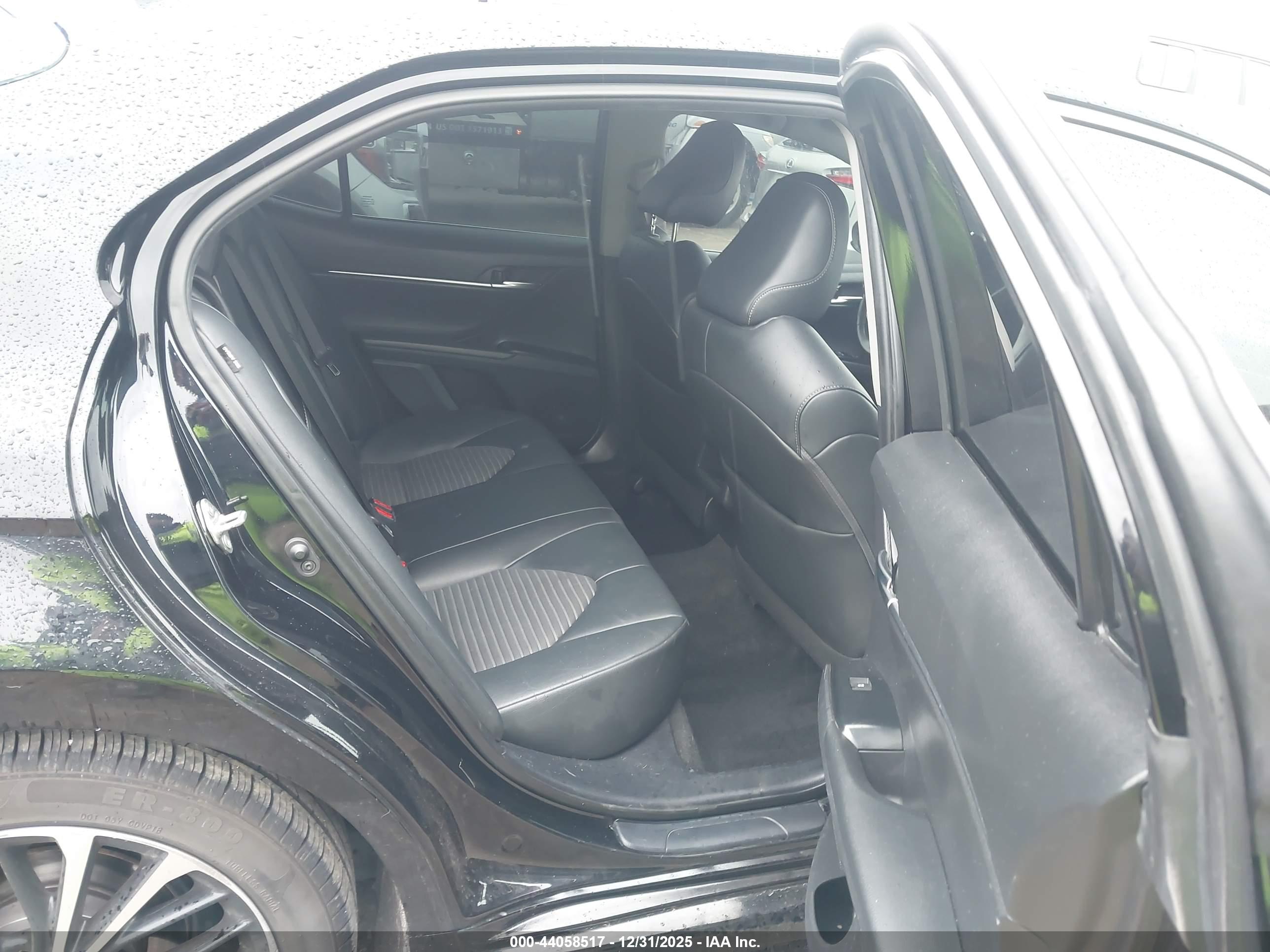 TOYOTA CAMRY image 8