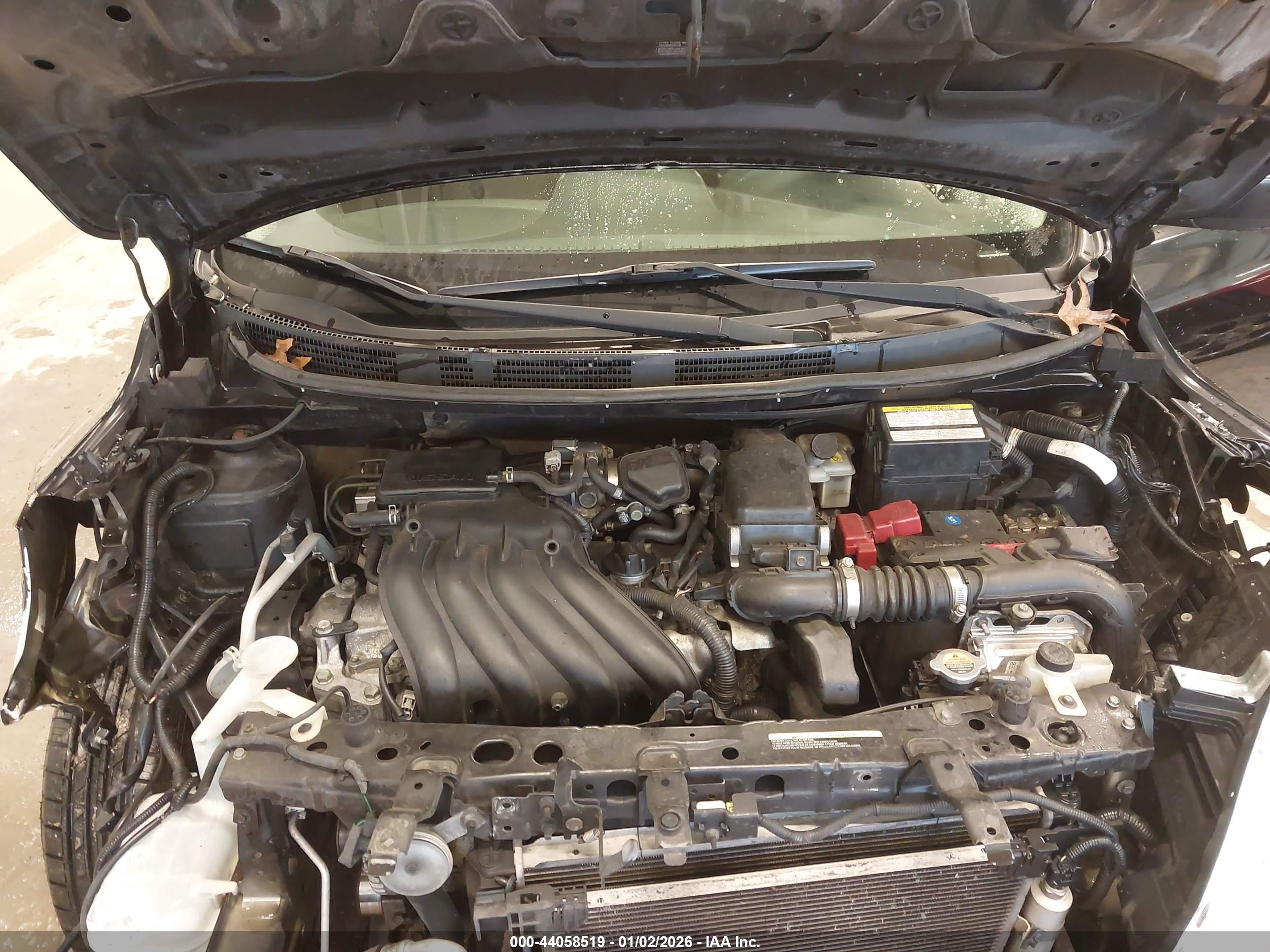 NISSAN VERSA image 10