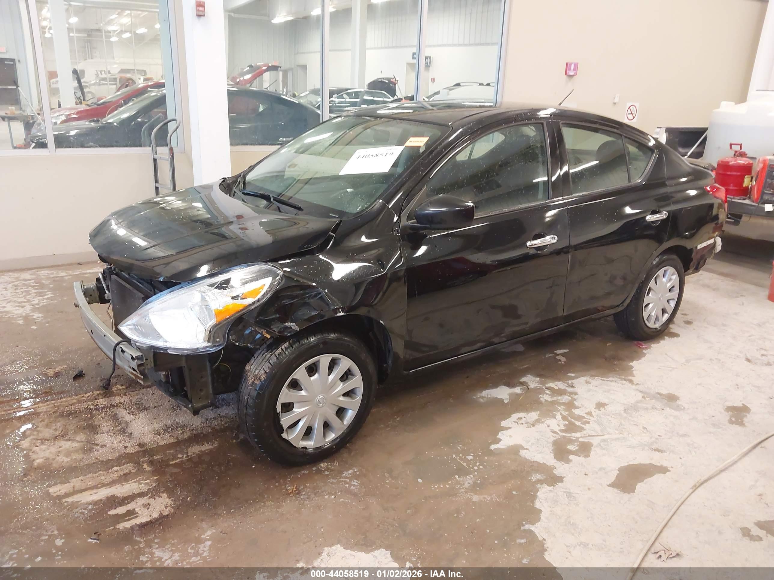 NISSAN VERSA image 2