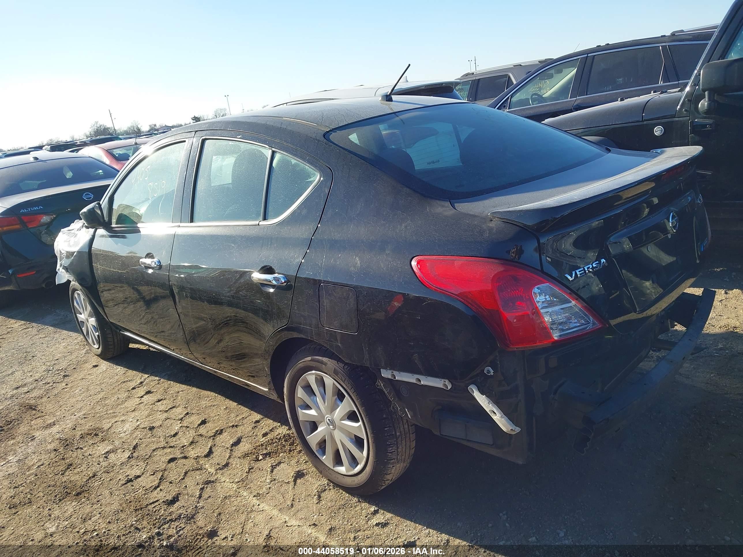 NISSAN VERSA image 3