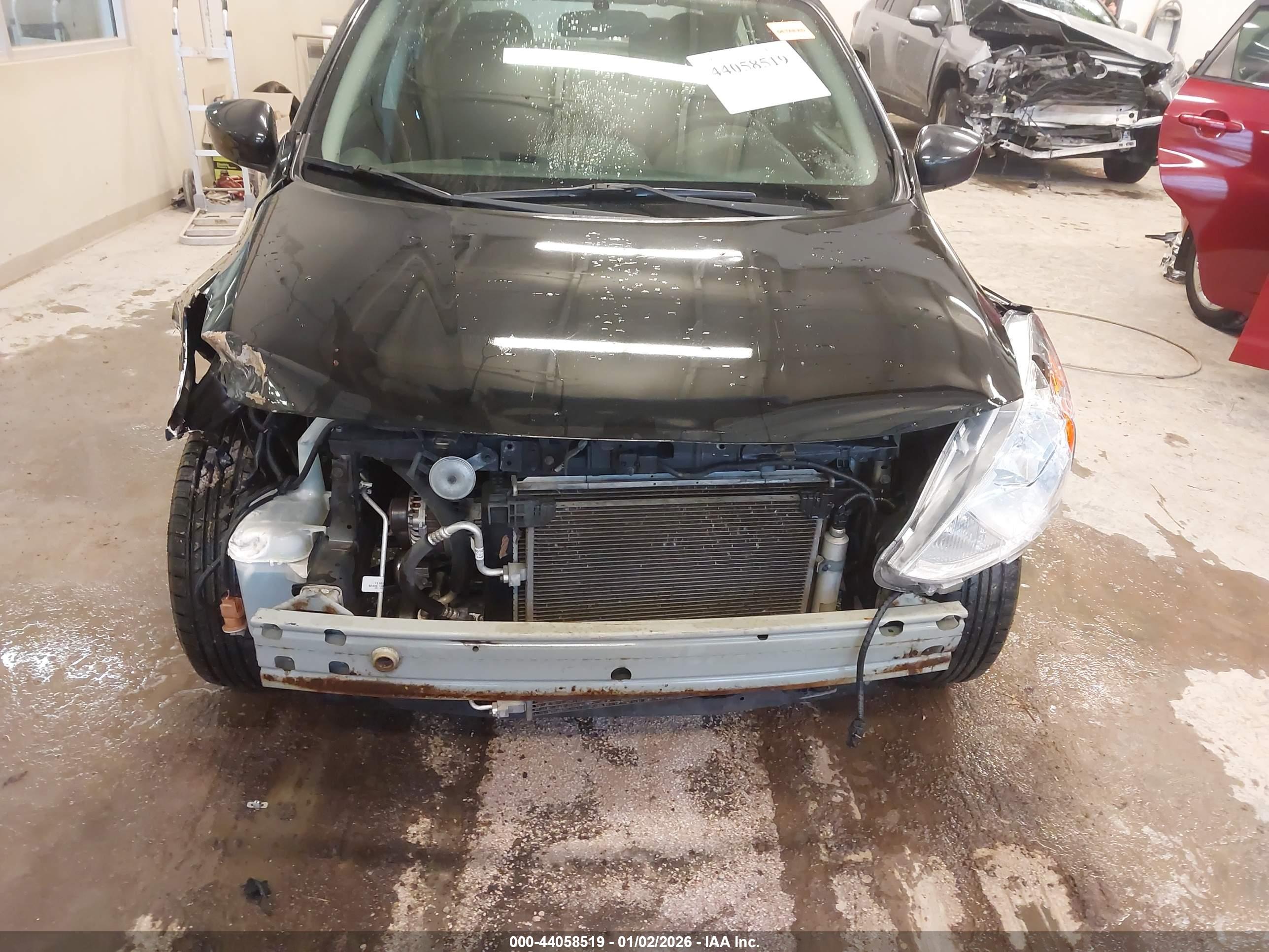 NISSAN VERSA image 6