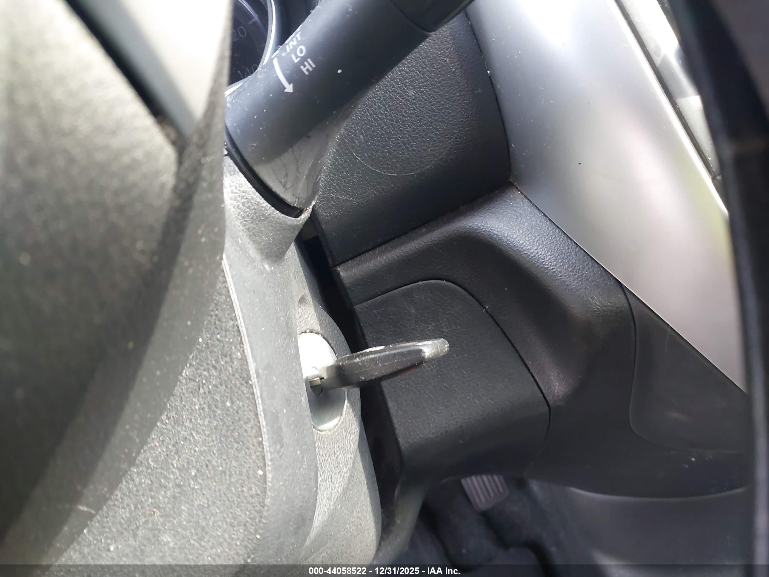 NISSAN VERSA image 11