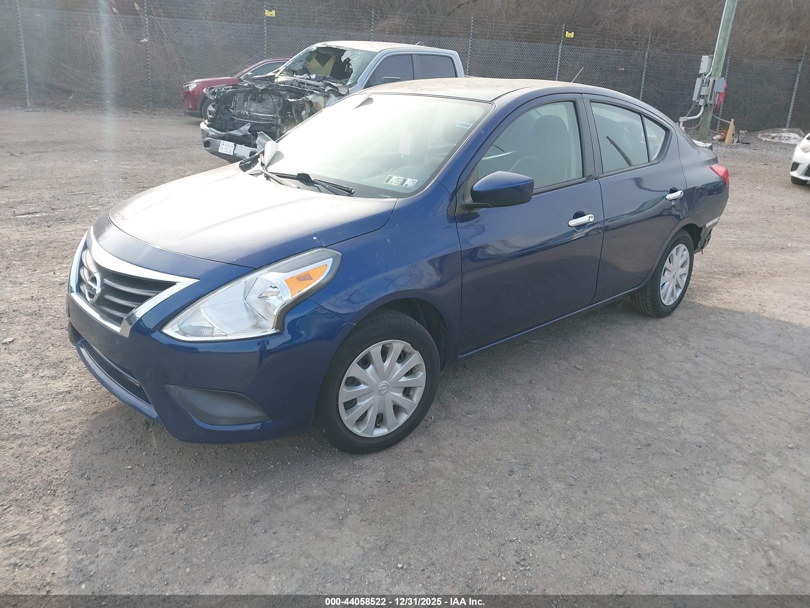NISSAN VERSA image 2