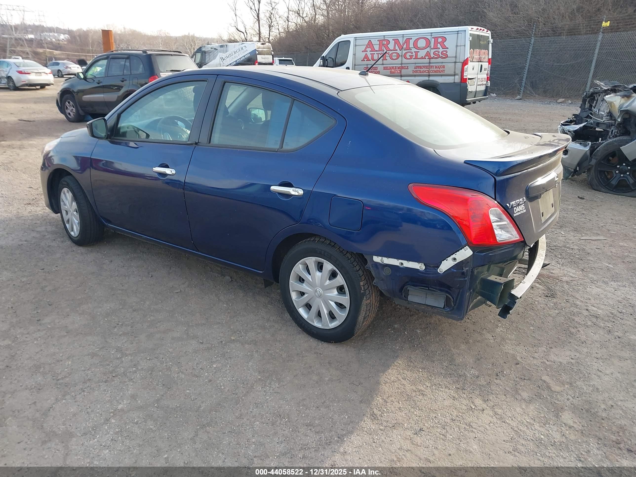 NISSAN VERSA image 3