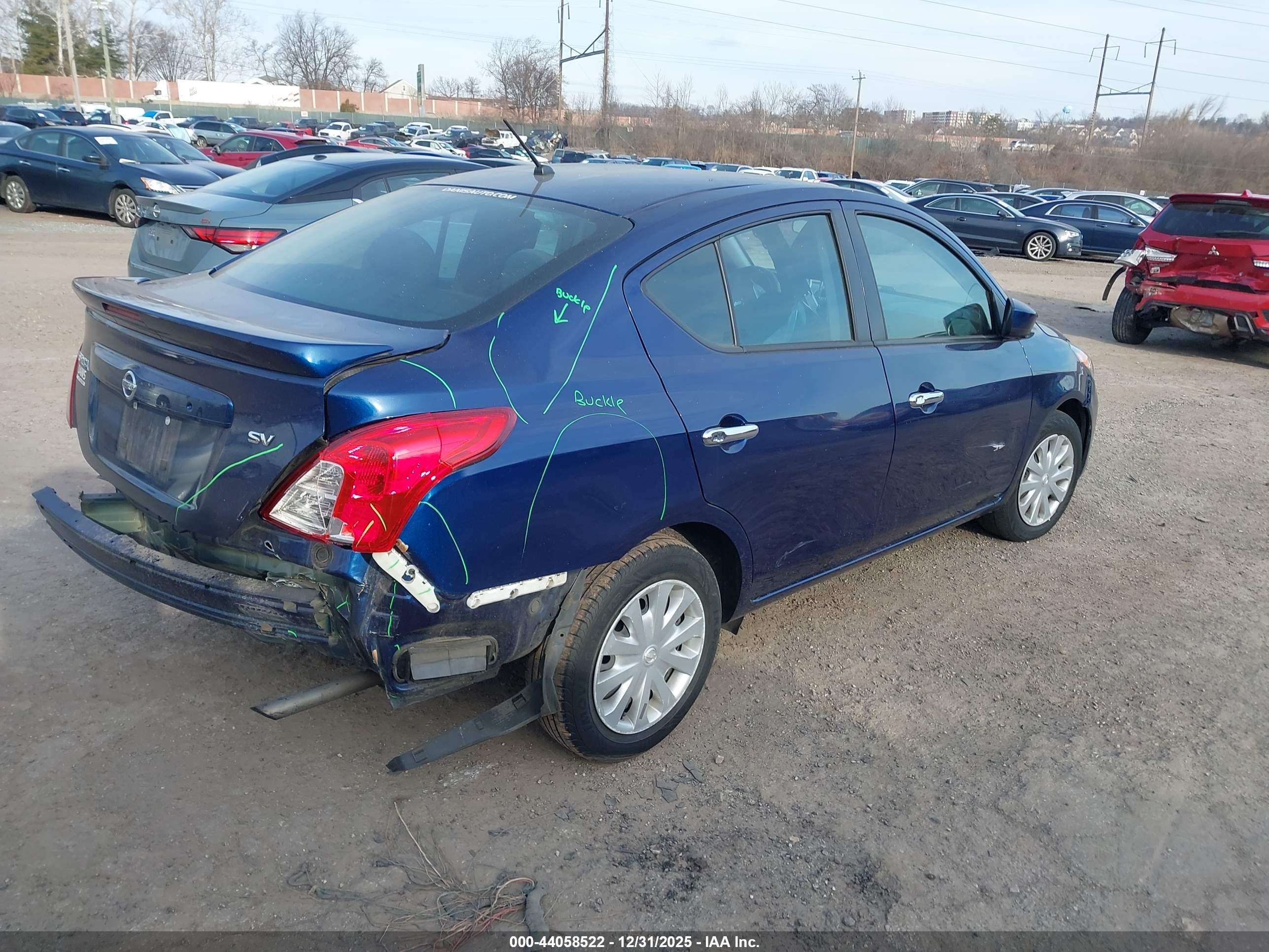 NISSAN VERSA image 4