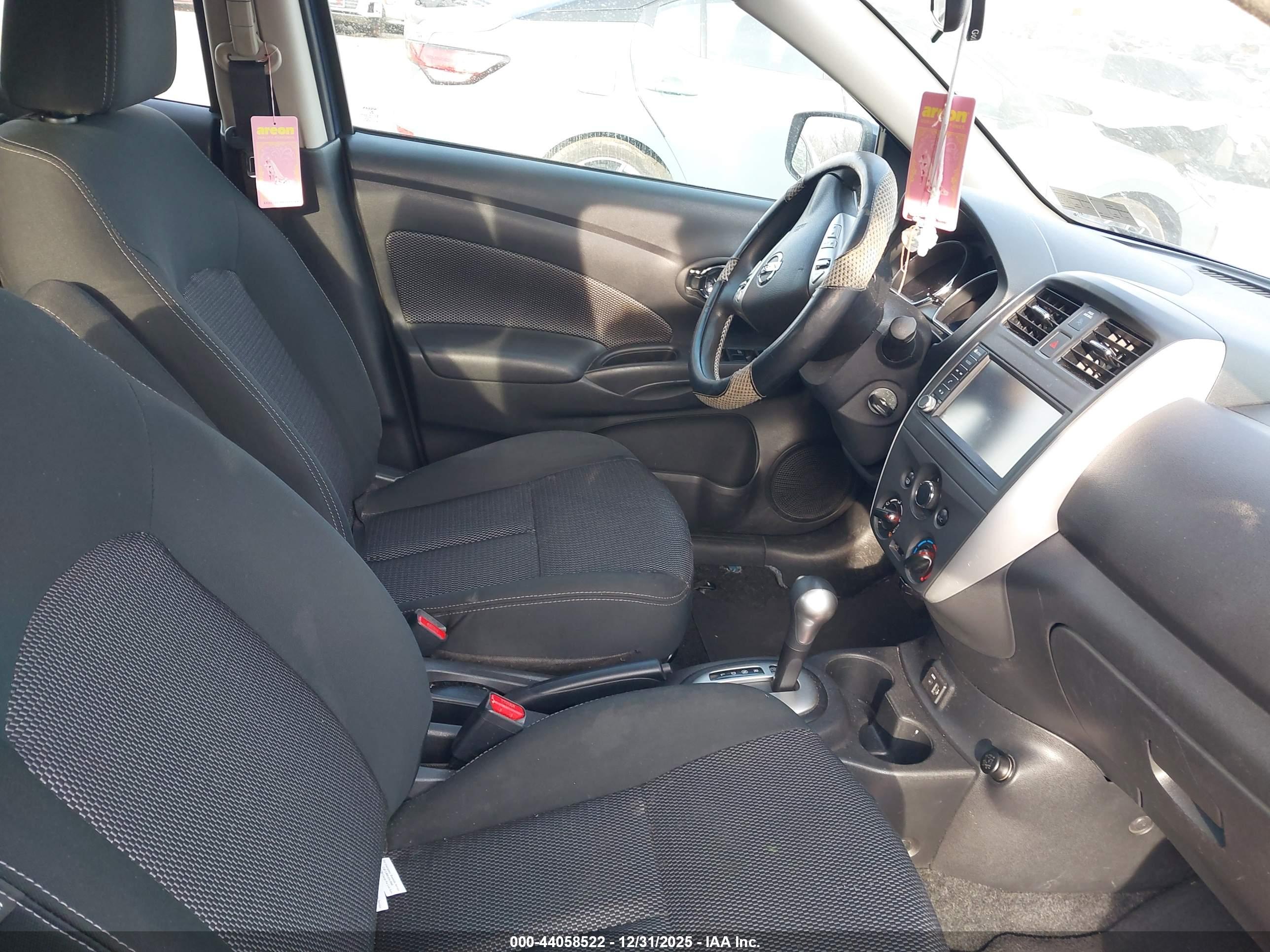 NISSAN VERSA image 5