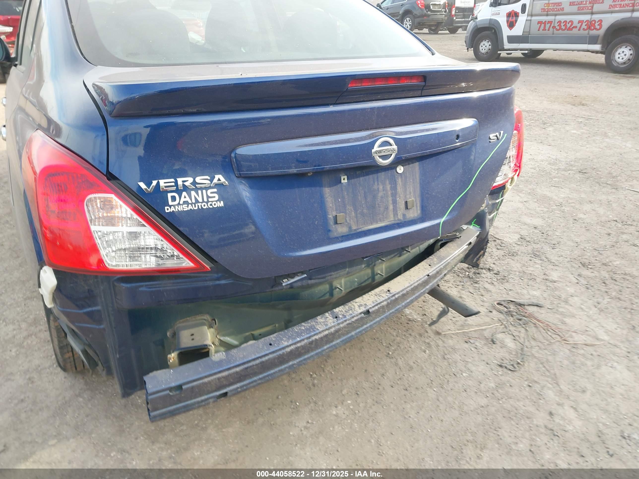 NISSAN VERSA image 6