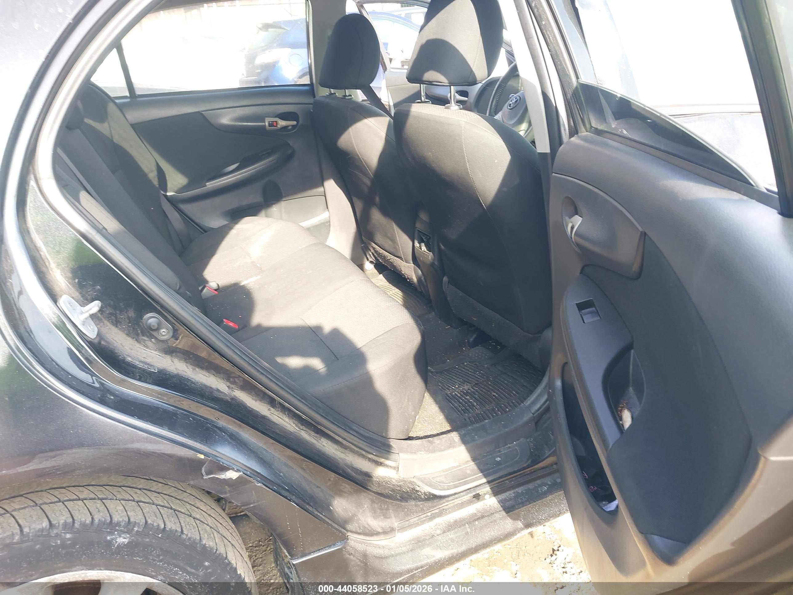 TOYOTA COROLLA image 8