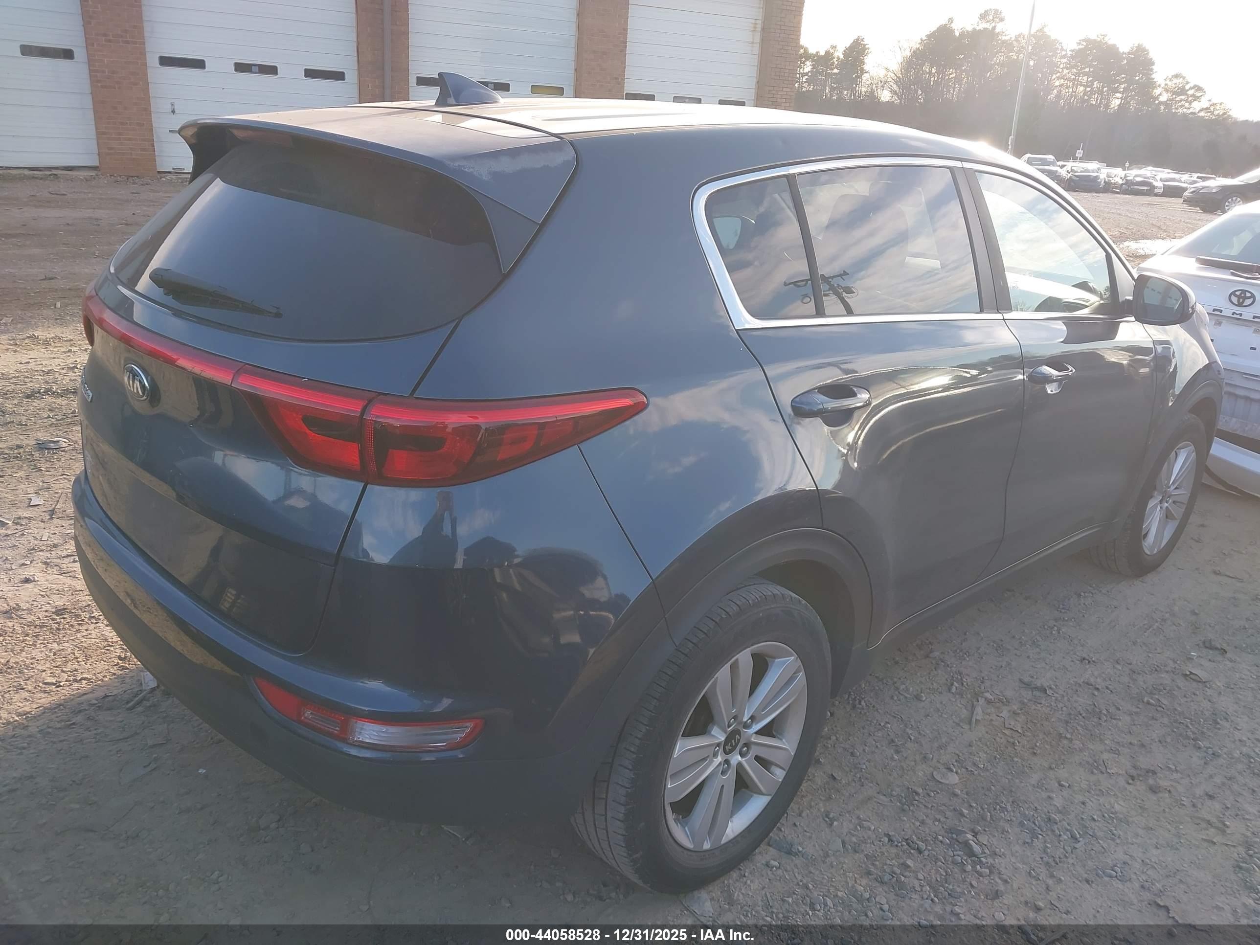 KIA SPORTAGE image 4