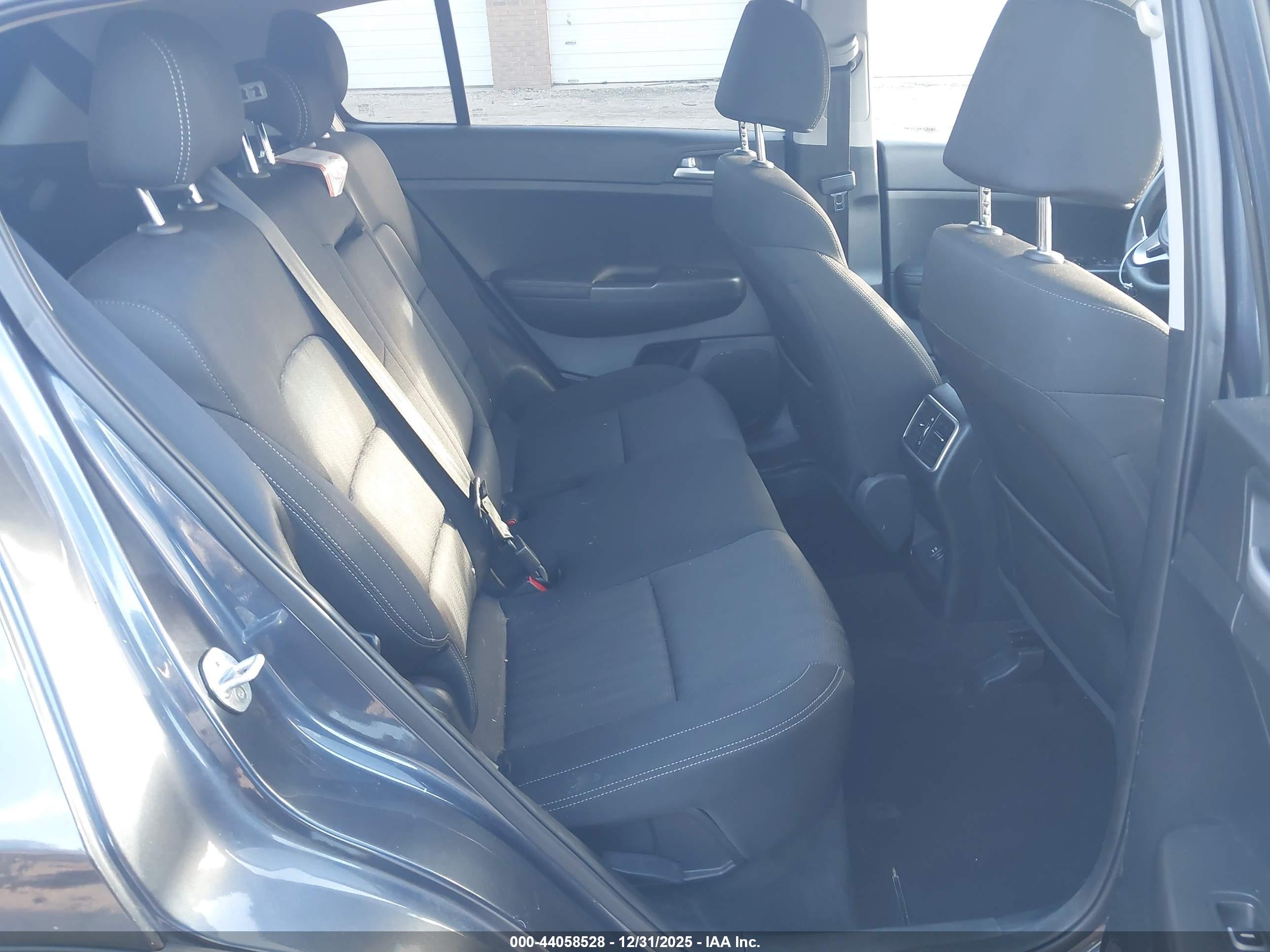KIA SPORTAGE image 8