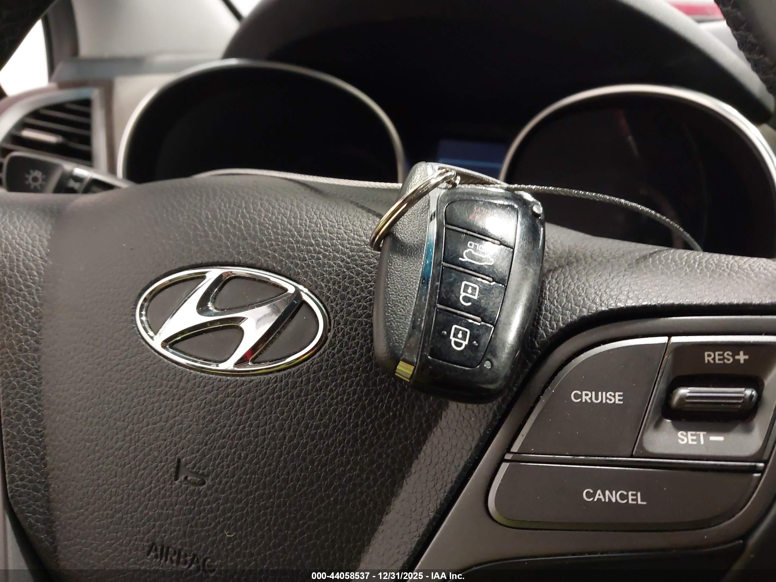 HYUNDAI SANTA image 11