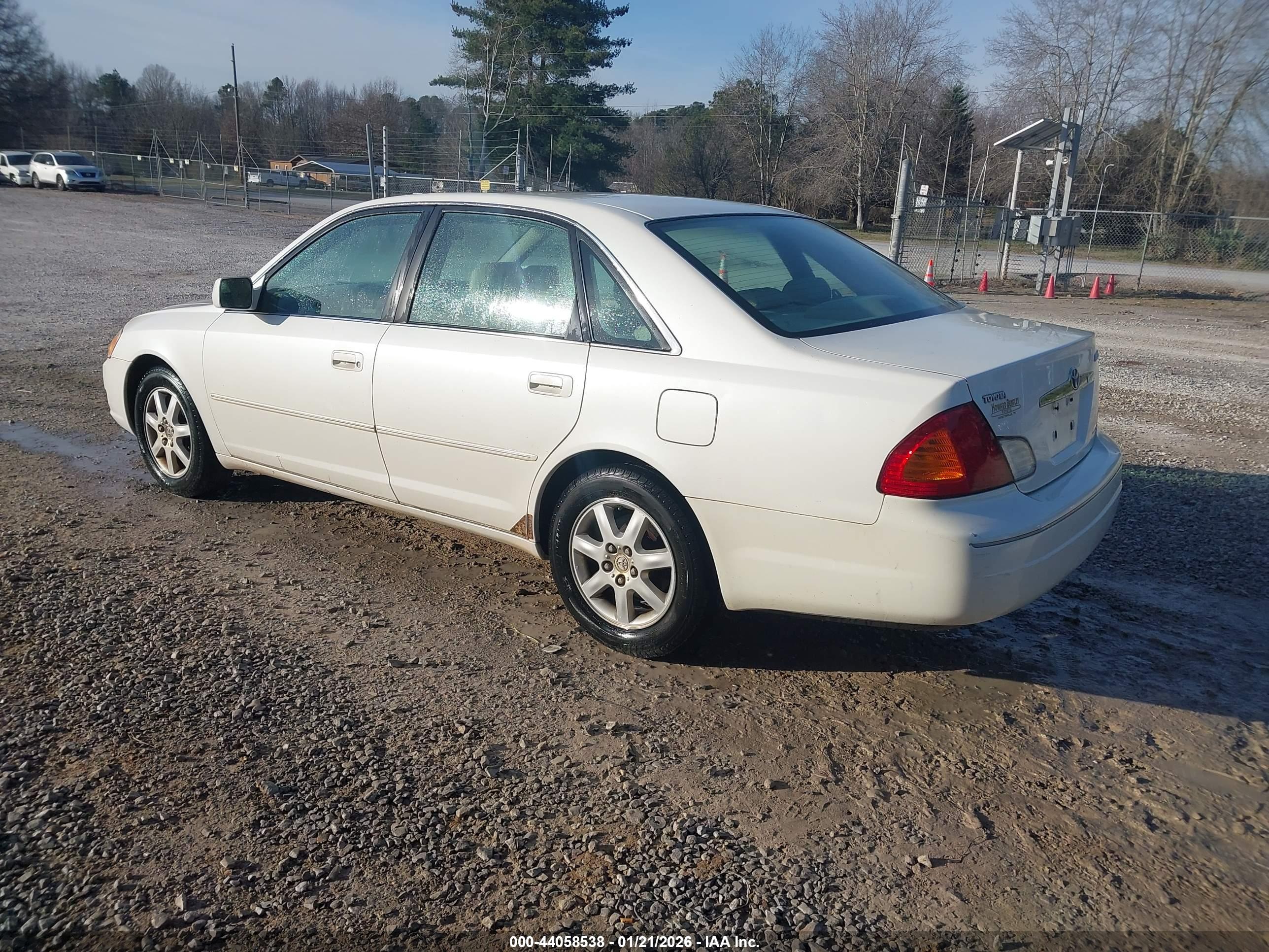 TOYOTA AVALON image 3