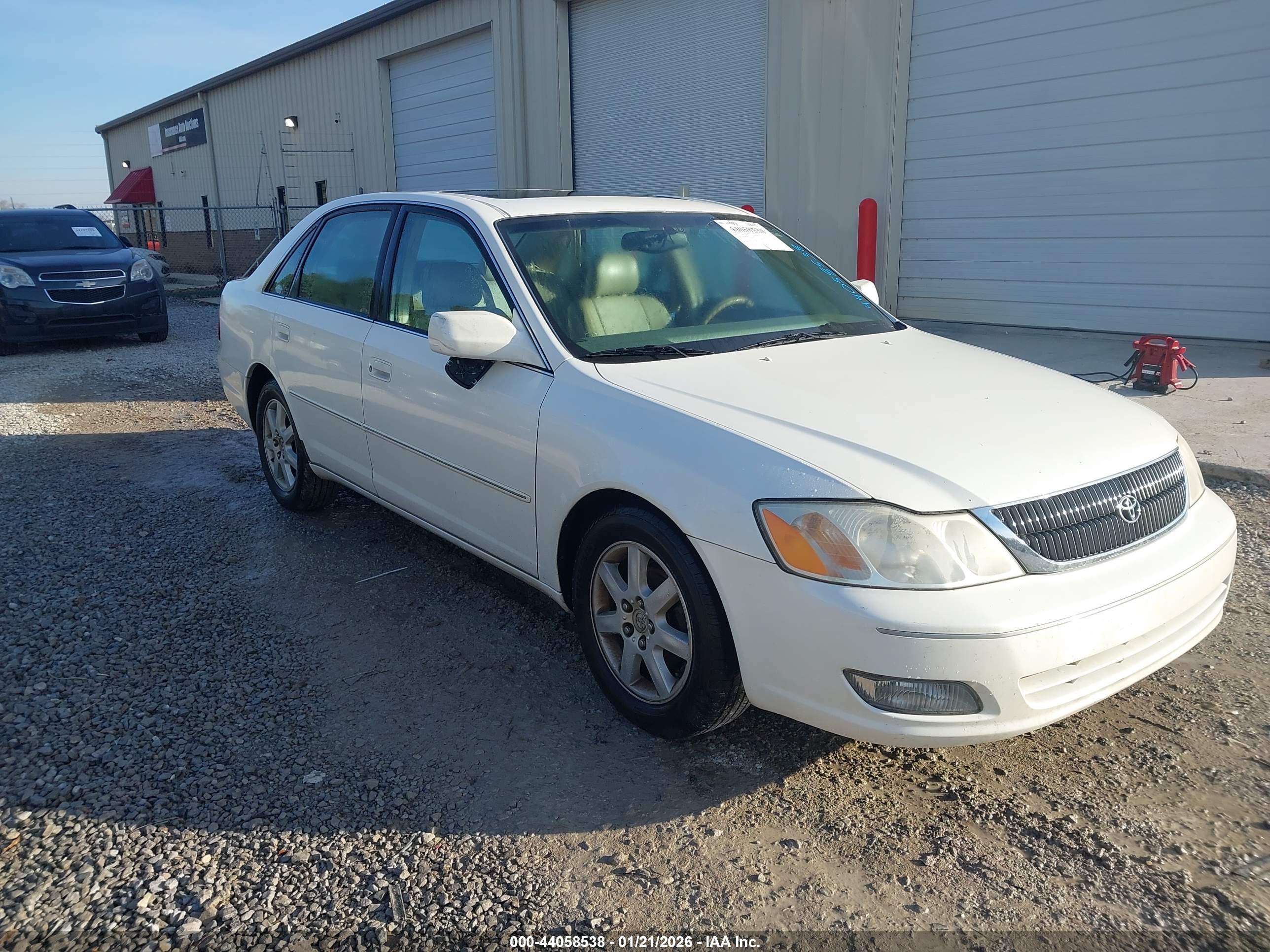 TOYOTA AVALON image 6