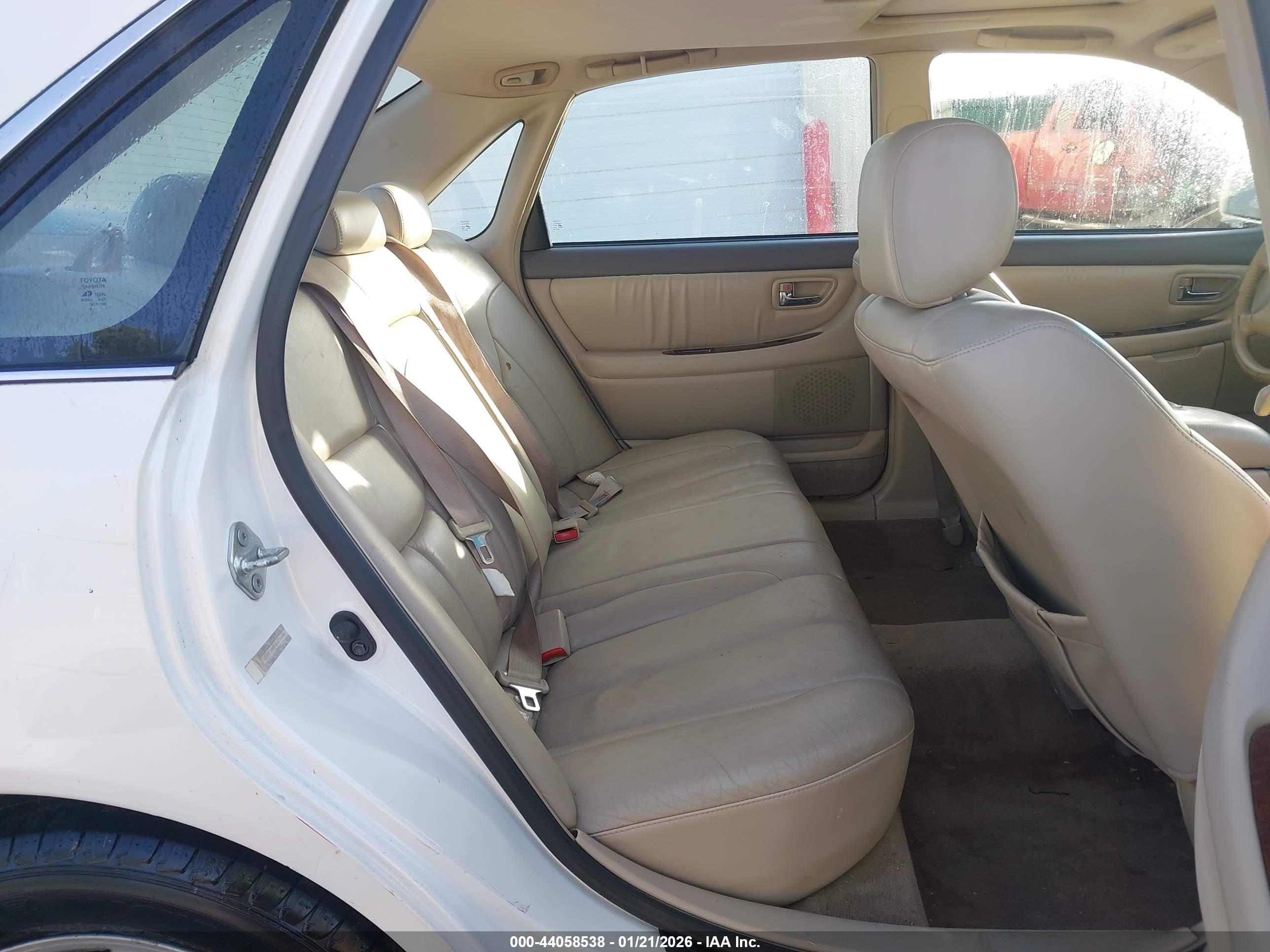 TOYOTA AVALON image 8
