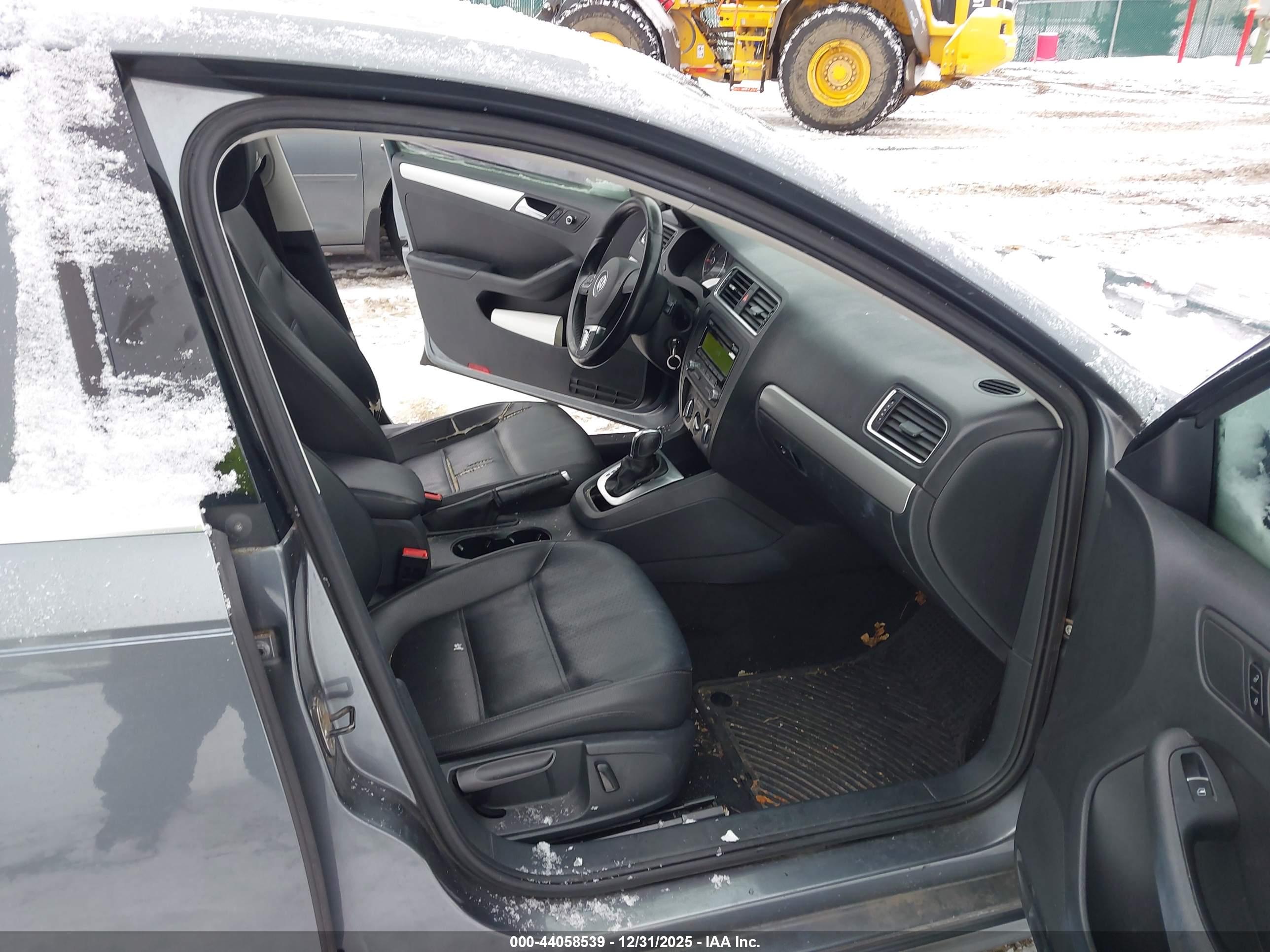 VOLKSWAGEN JETTA image 5