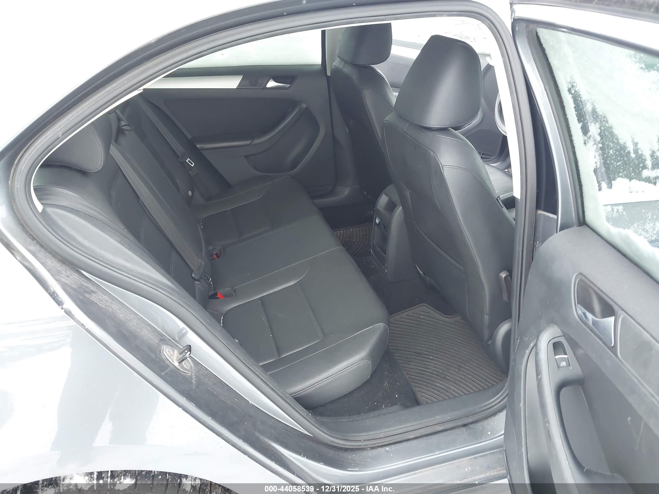 VOLKSWAGEN JETTA image 8