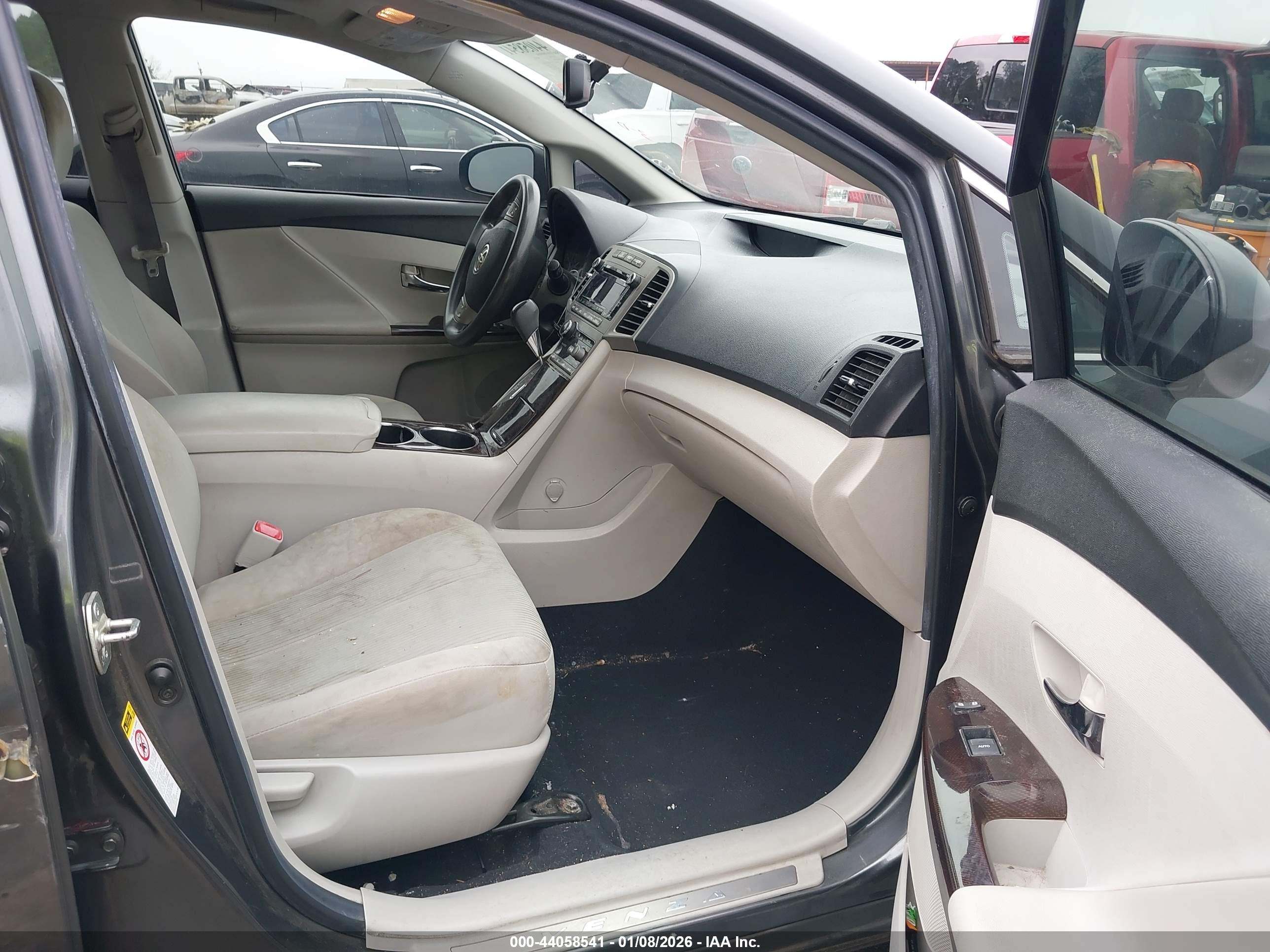 TOYOTA VENZA image 5