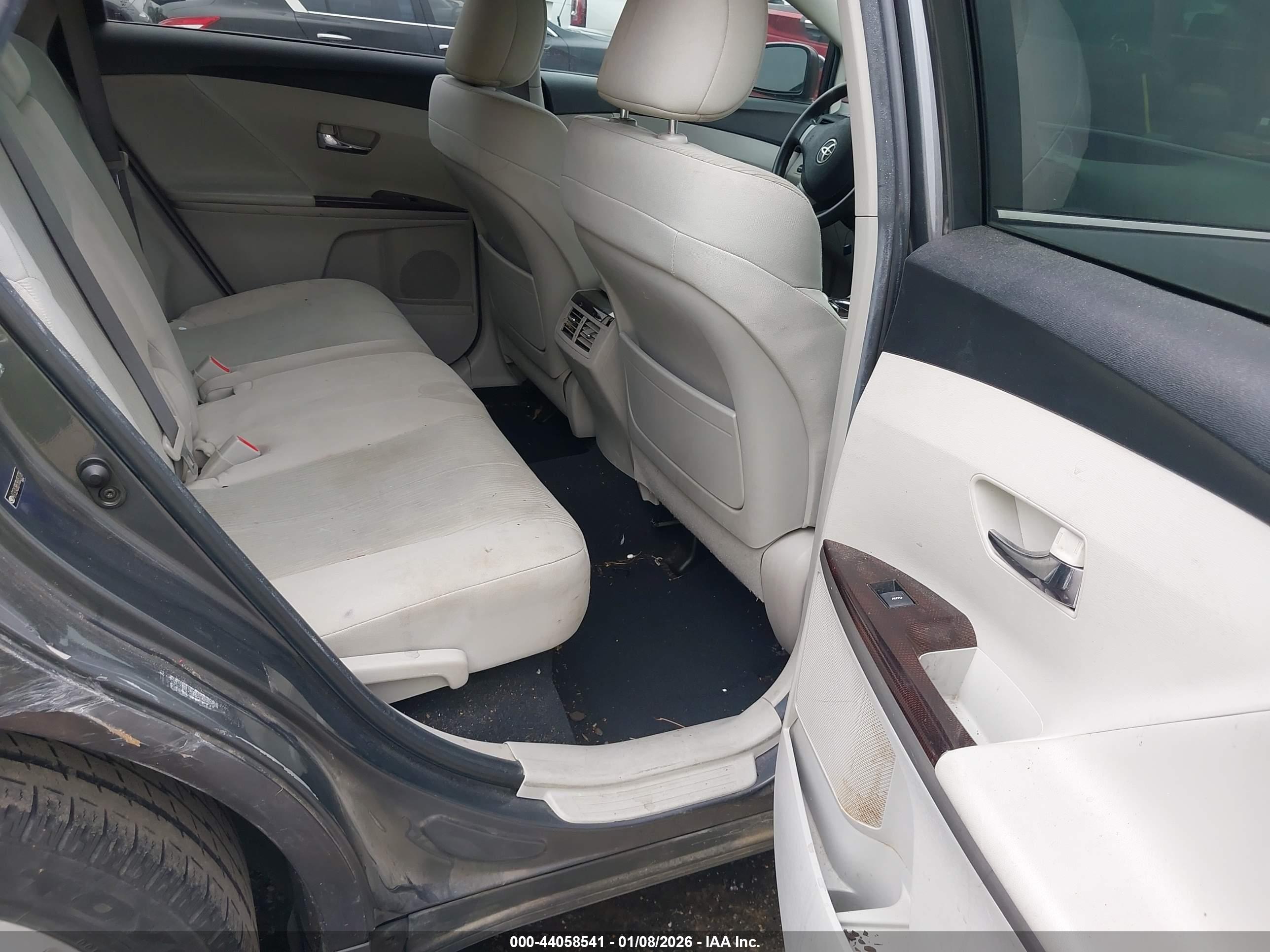 TOYOTA VENZA image 8