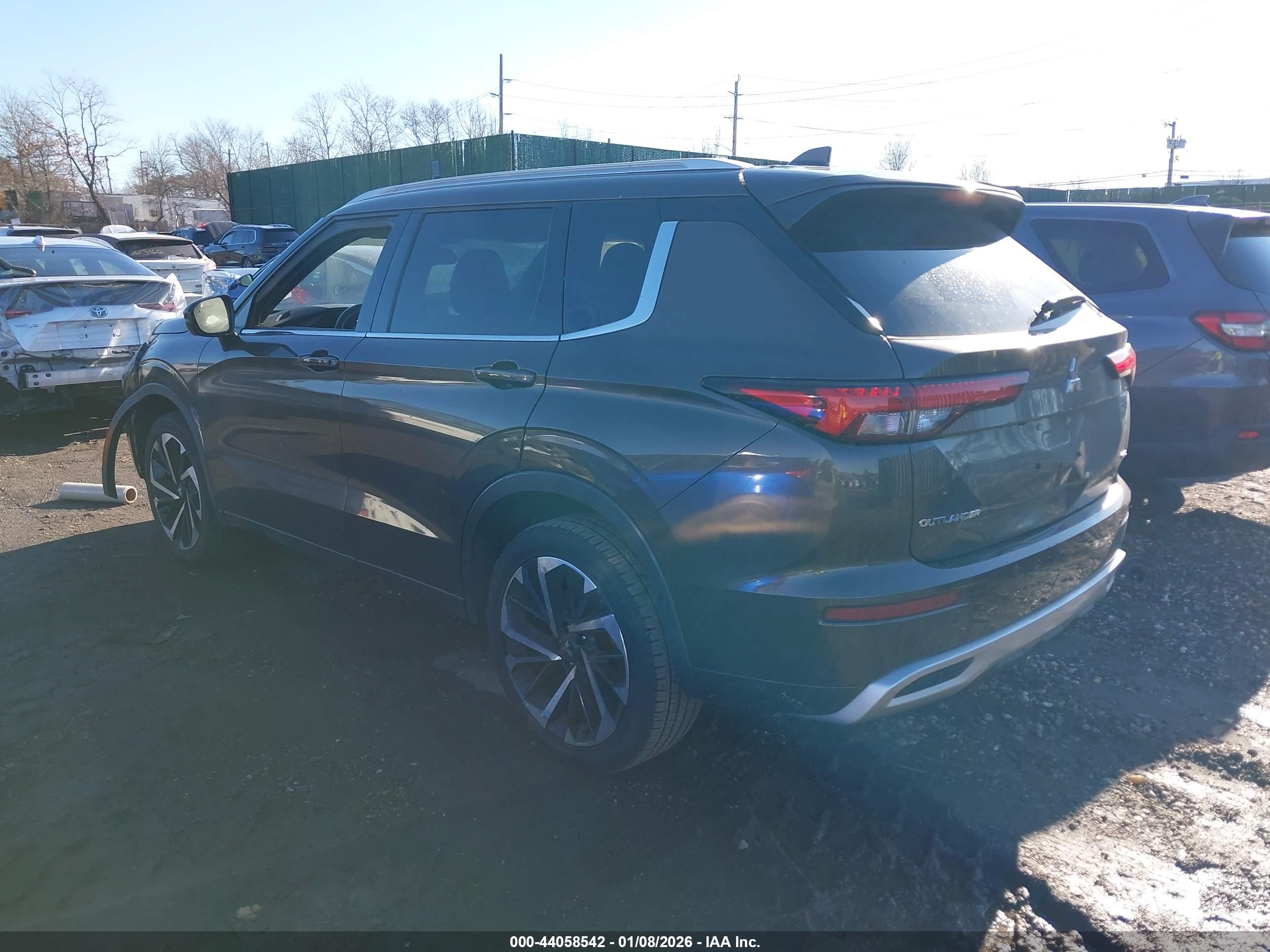 MITSUBISHI OUTLANDER image 3