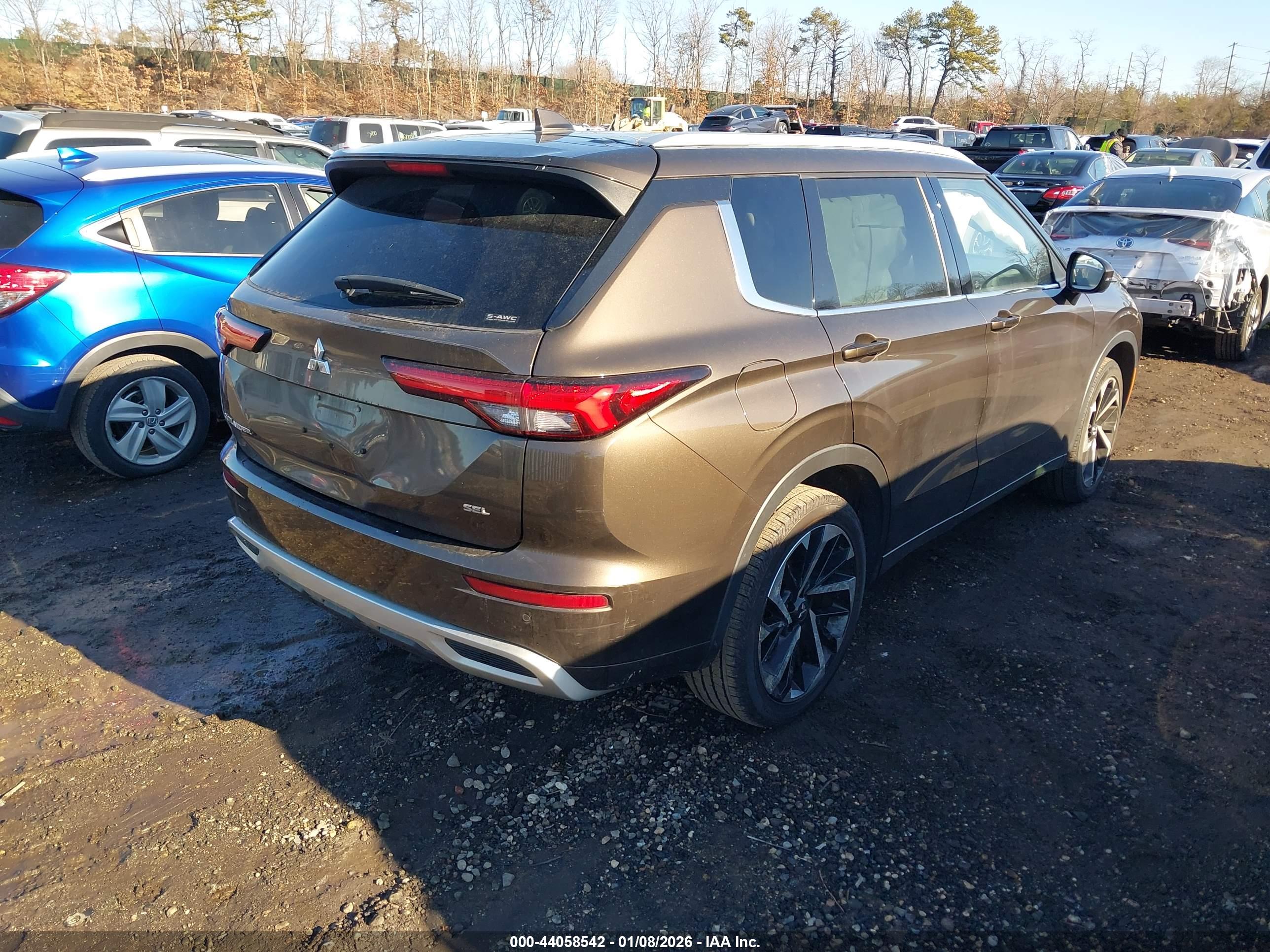 MITSUBISHI OUTLANDER image 4