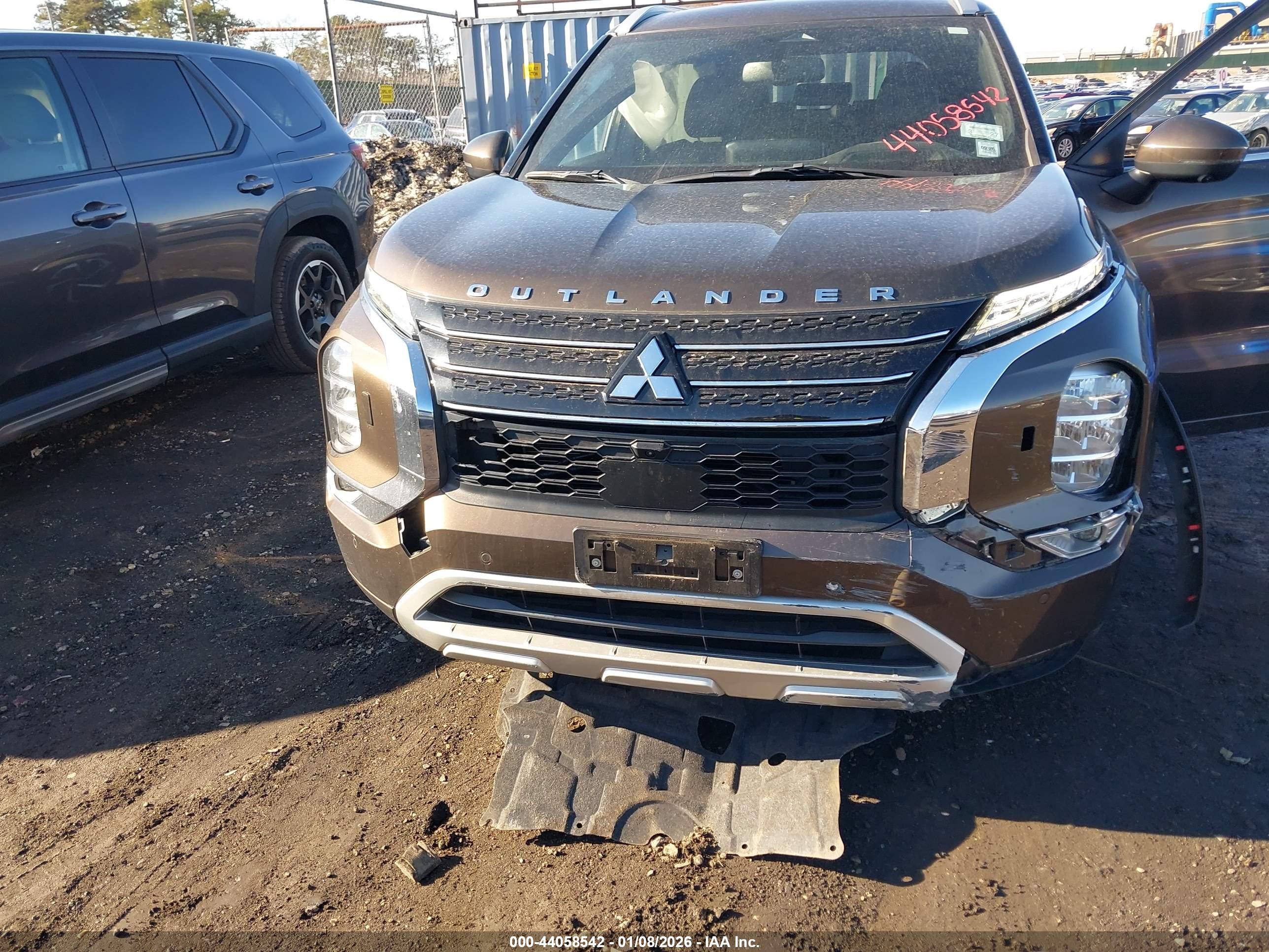 MITSUBISHI OUTLANDER image 6