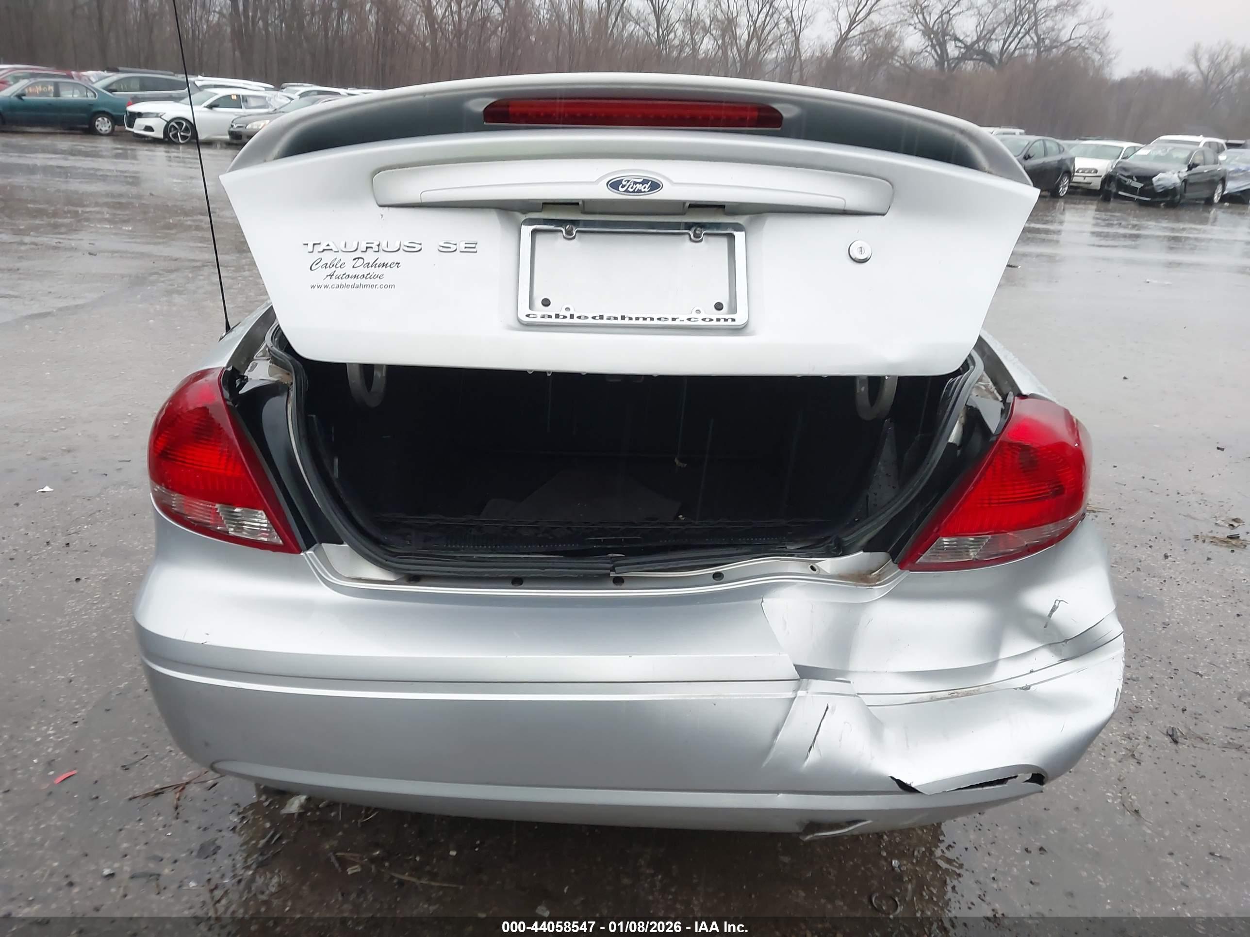 FORD TAURUS image 6