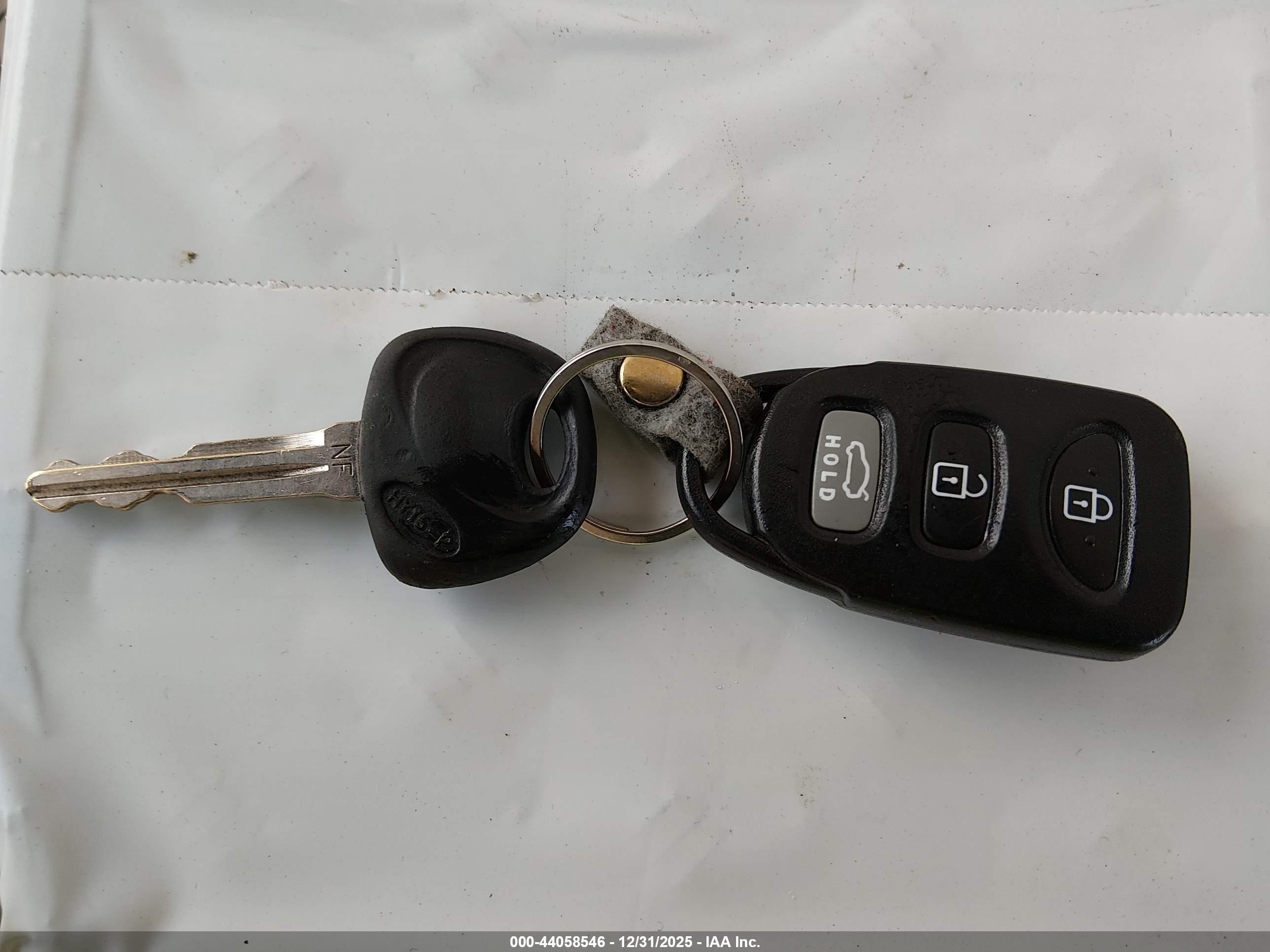 HYUNDAI ELANTRA image 11