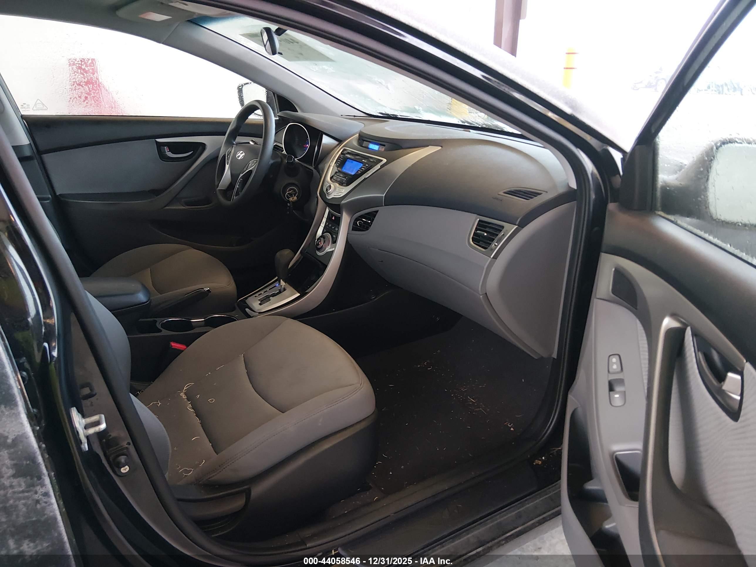 HYUNDAI ELANTRA image 5