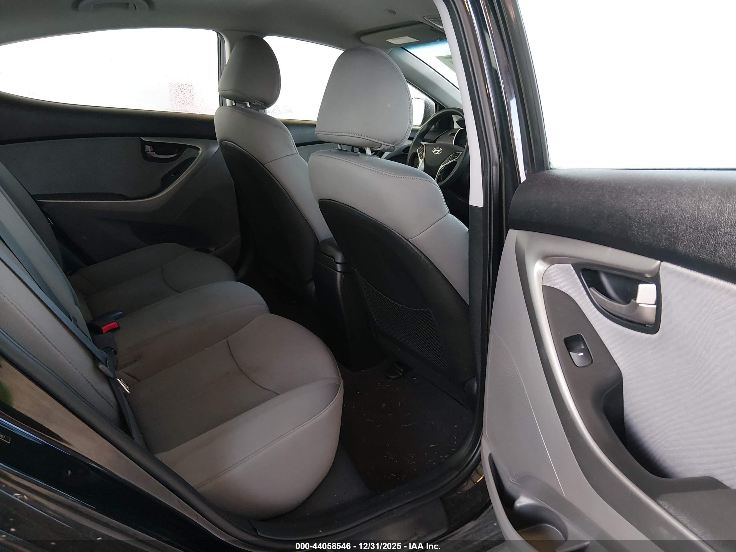 HYUNDAI ELANTRA image 8
