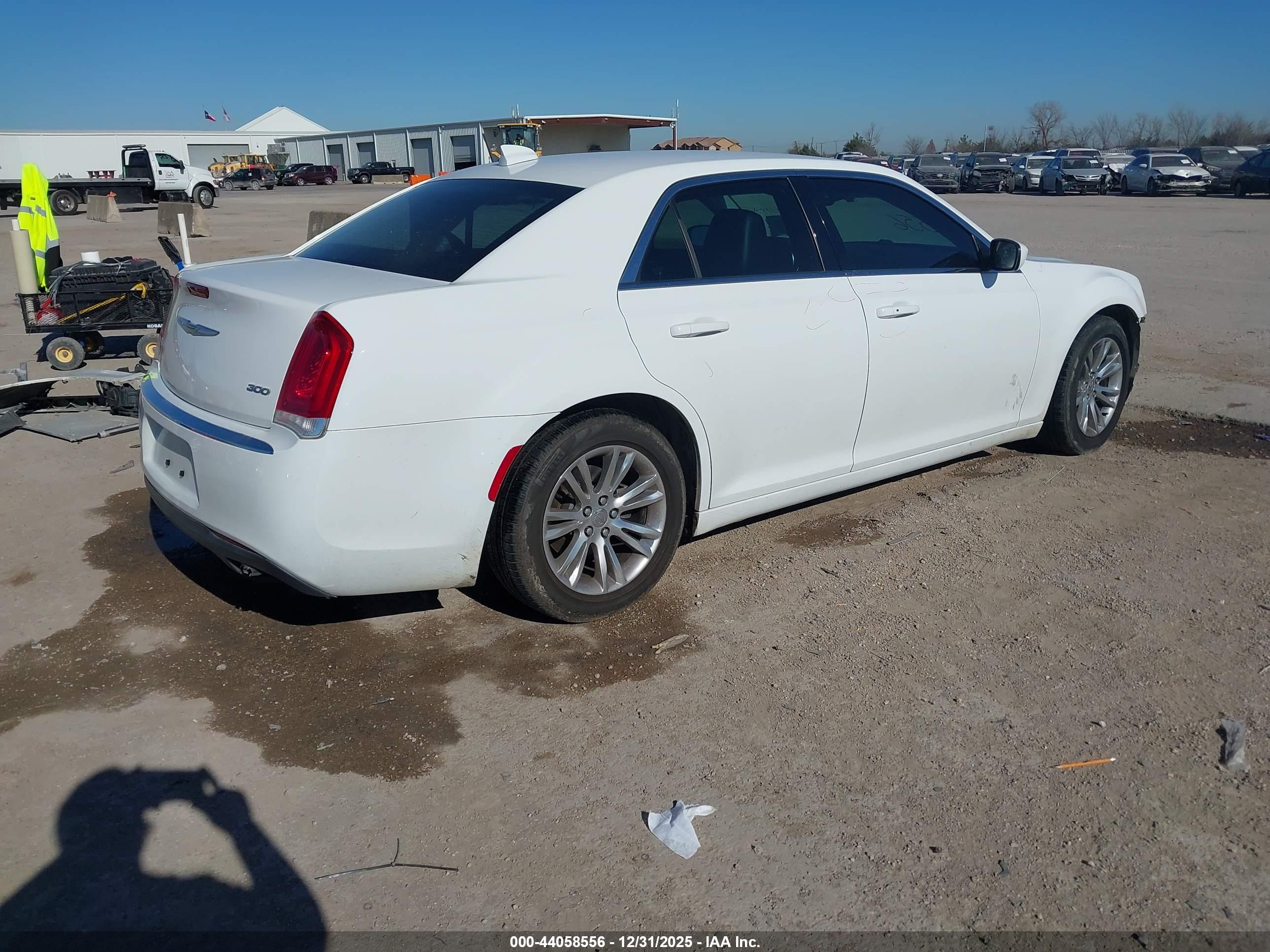 CHRYSLER 300 image 4