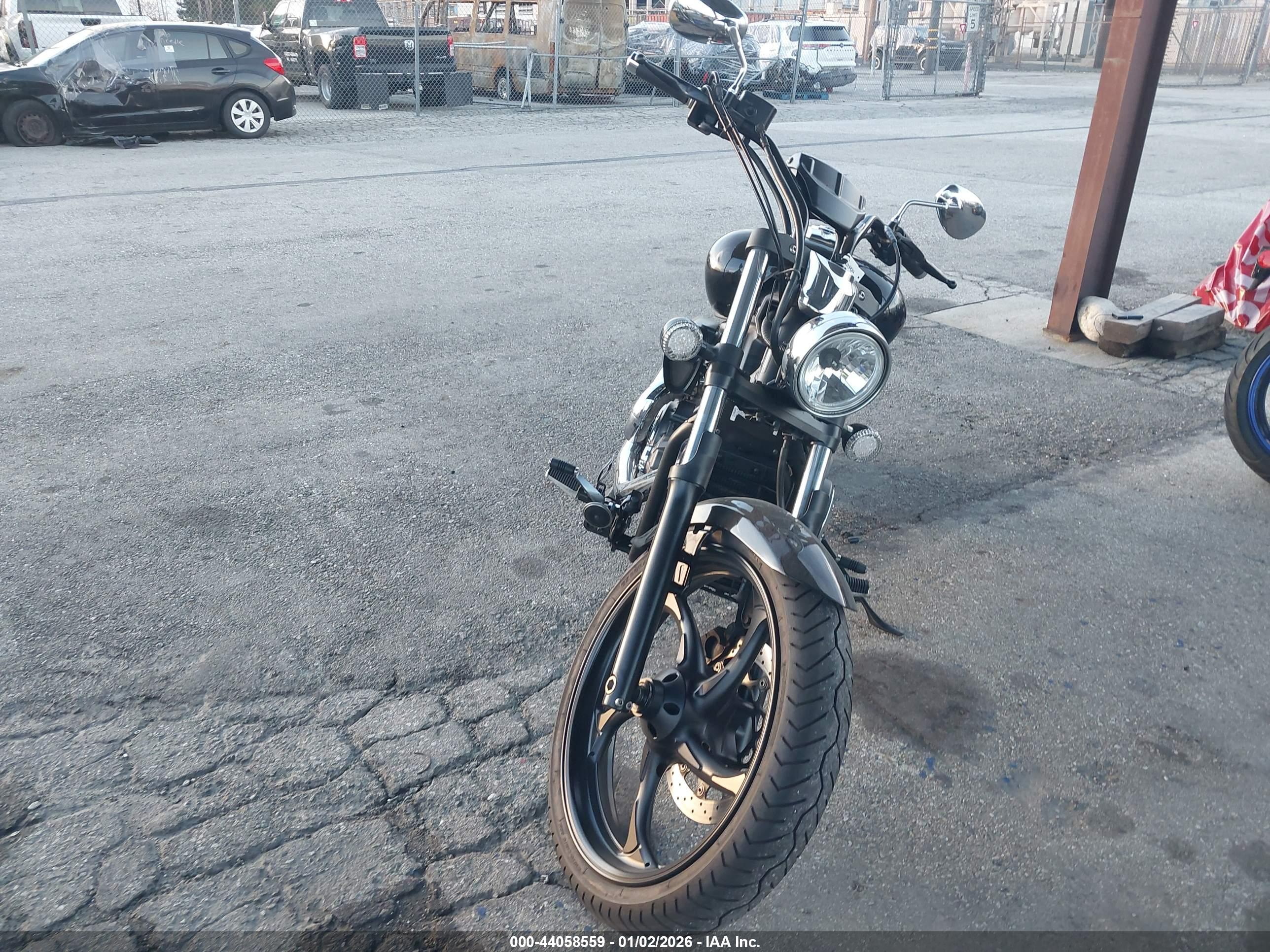 YAMAHA XVS1300 image 5