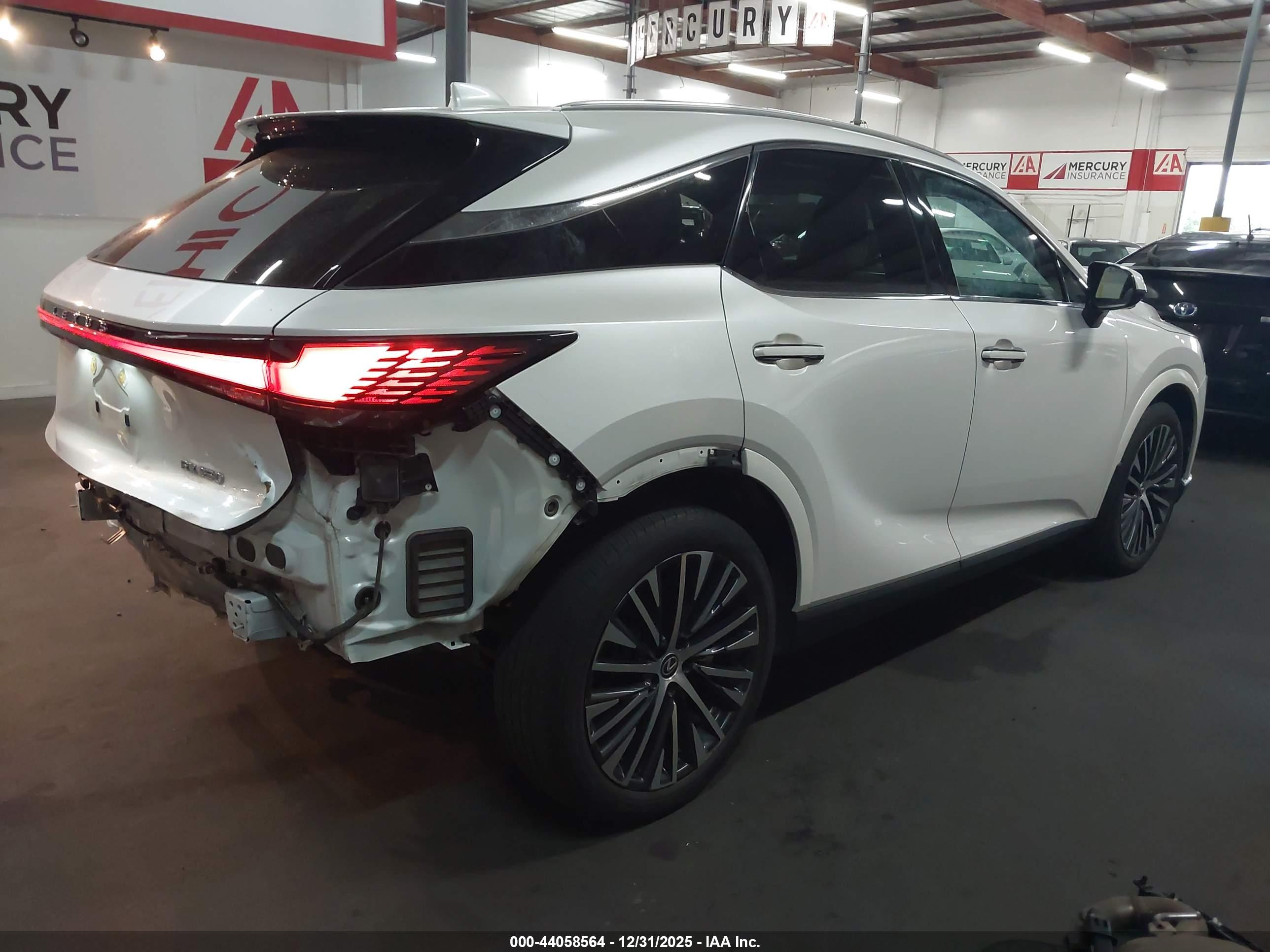 LEXUS RX image 4