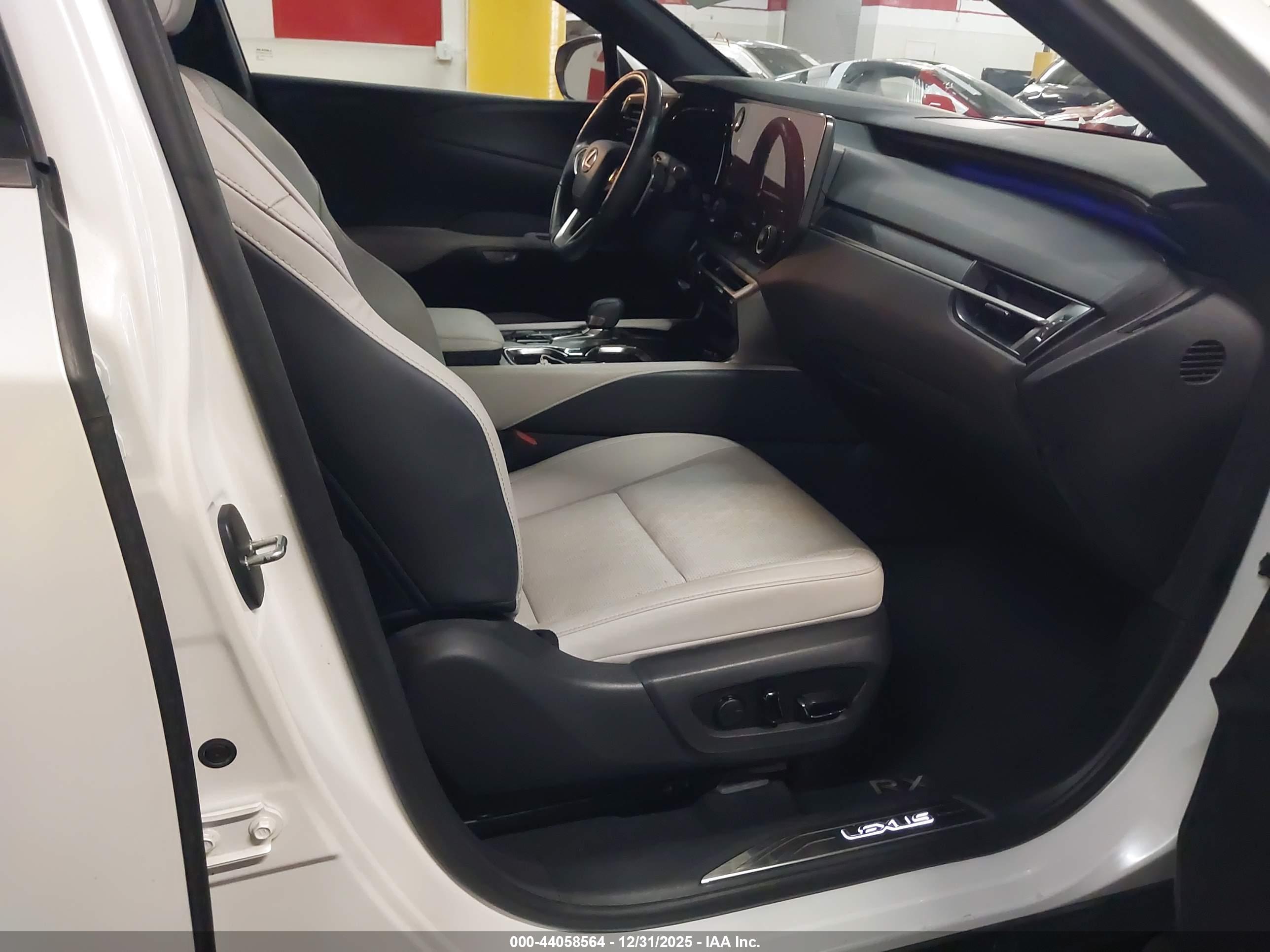 LEXUS RX image 5
