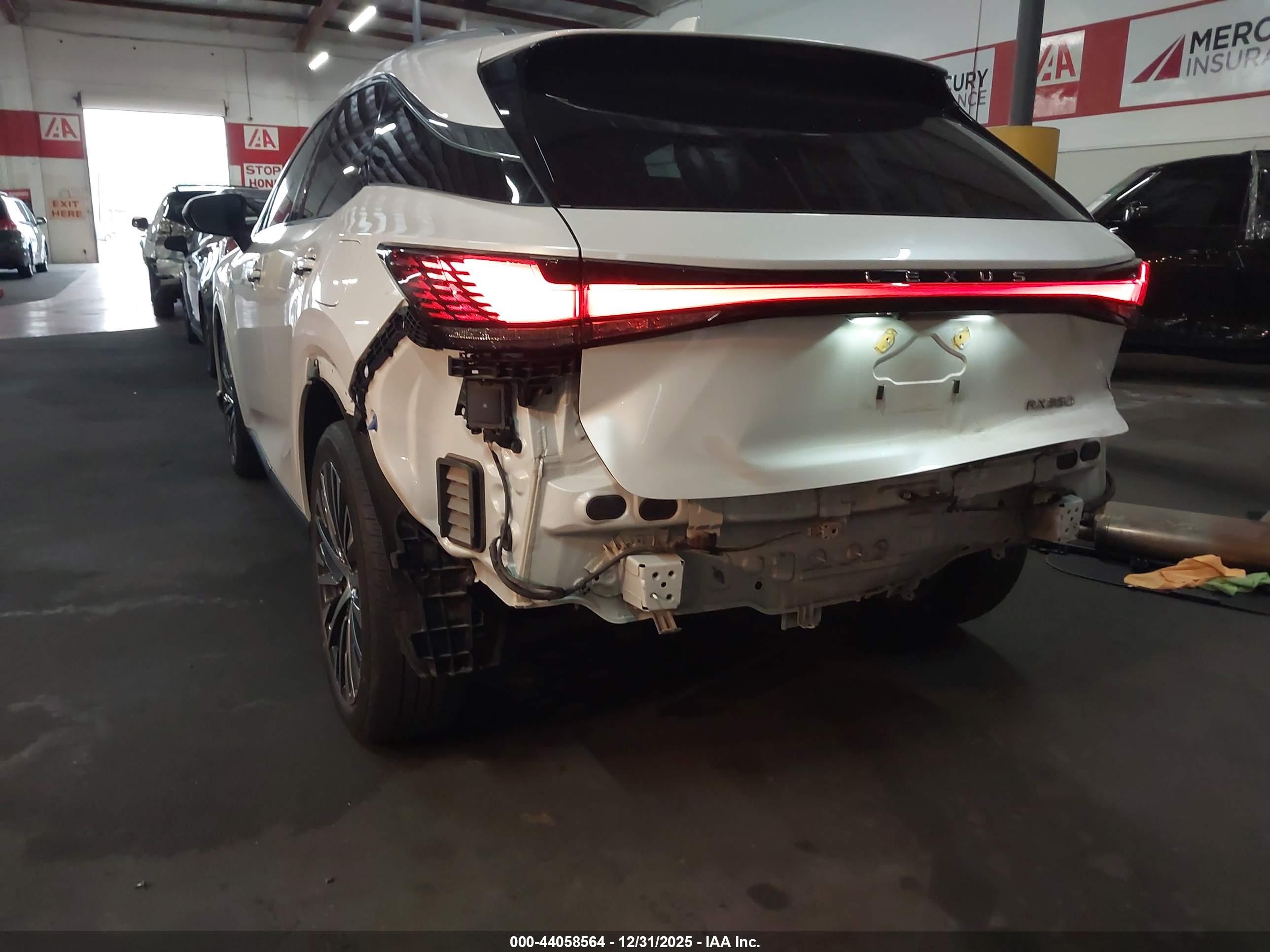 LEXUS RX image 6