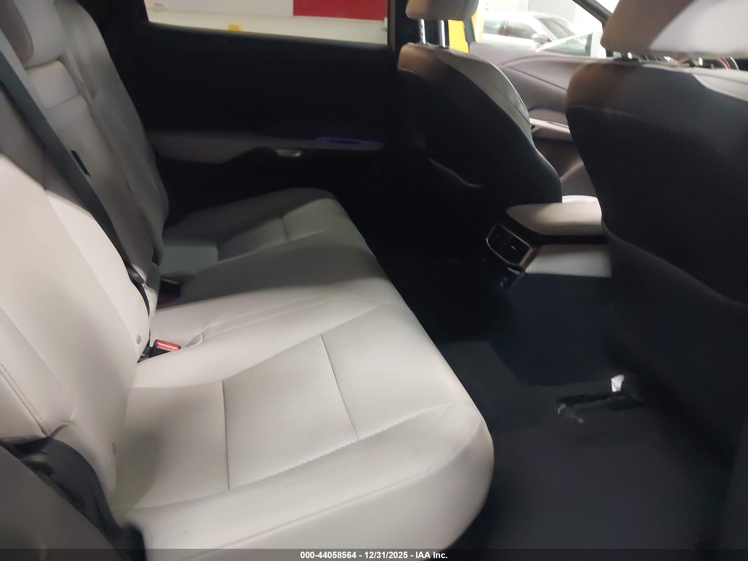 LEXUS RX image 8