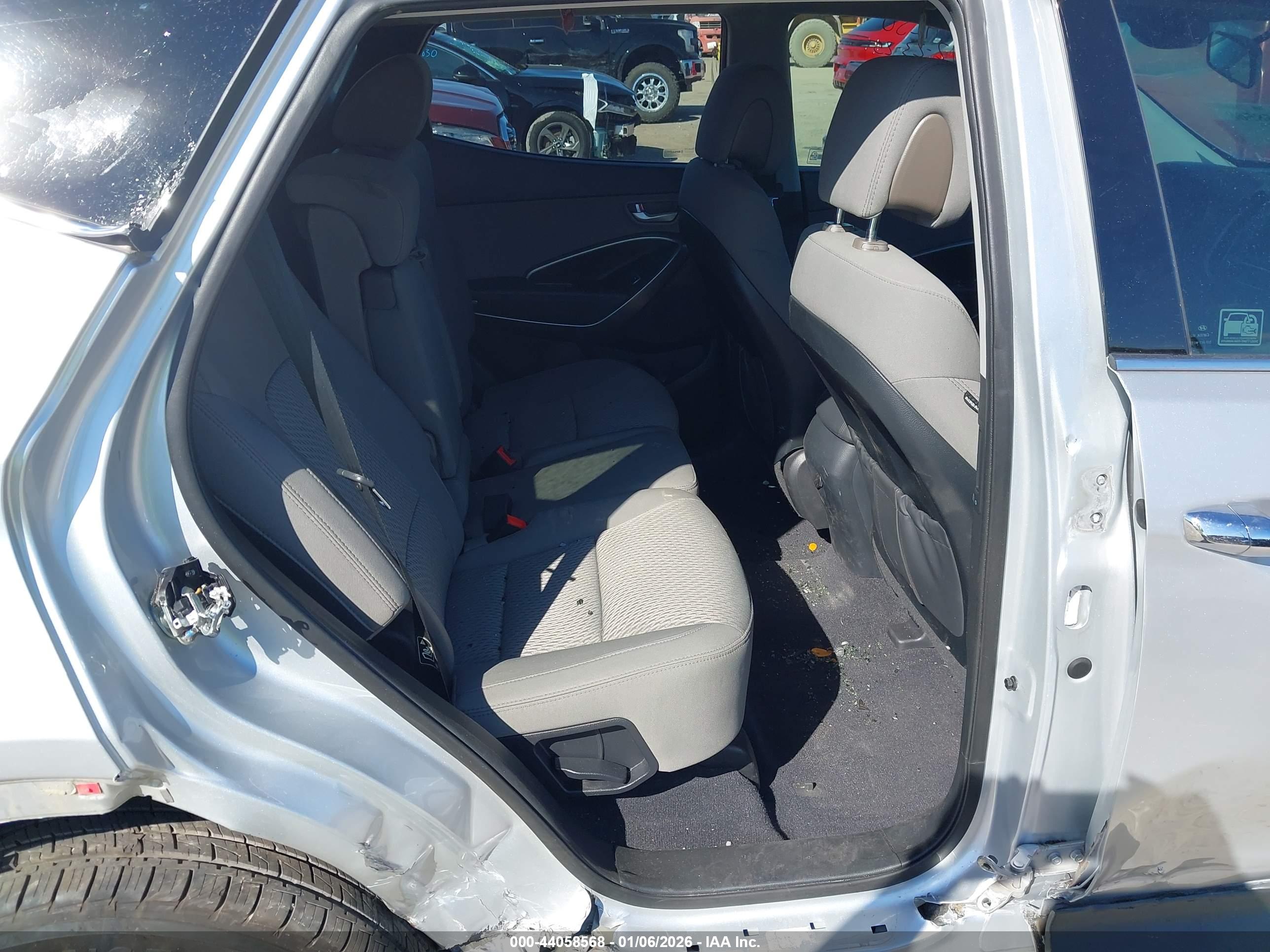 HYUNDAI SANTA image 8