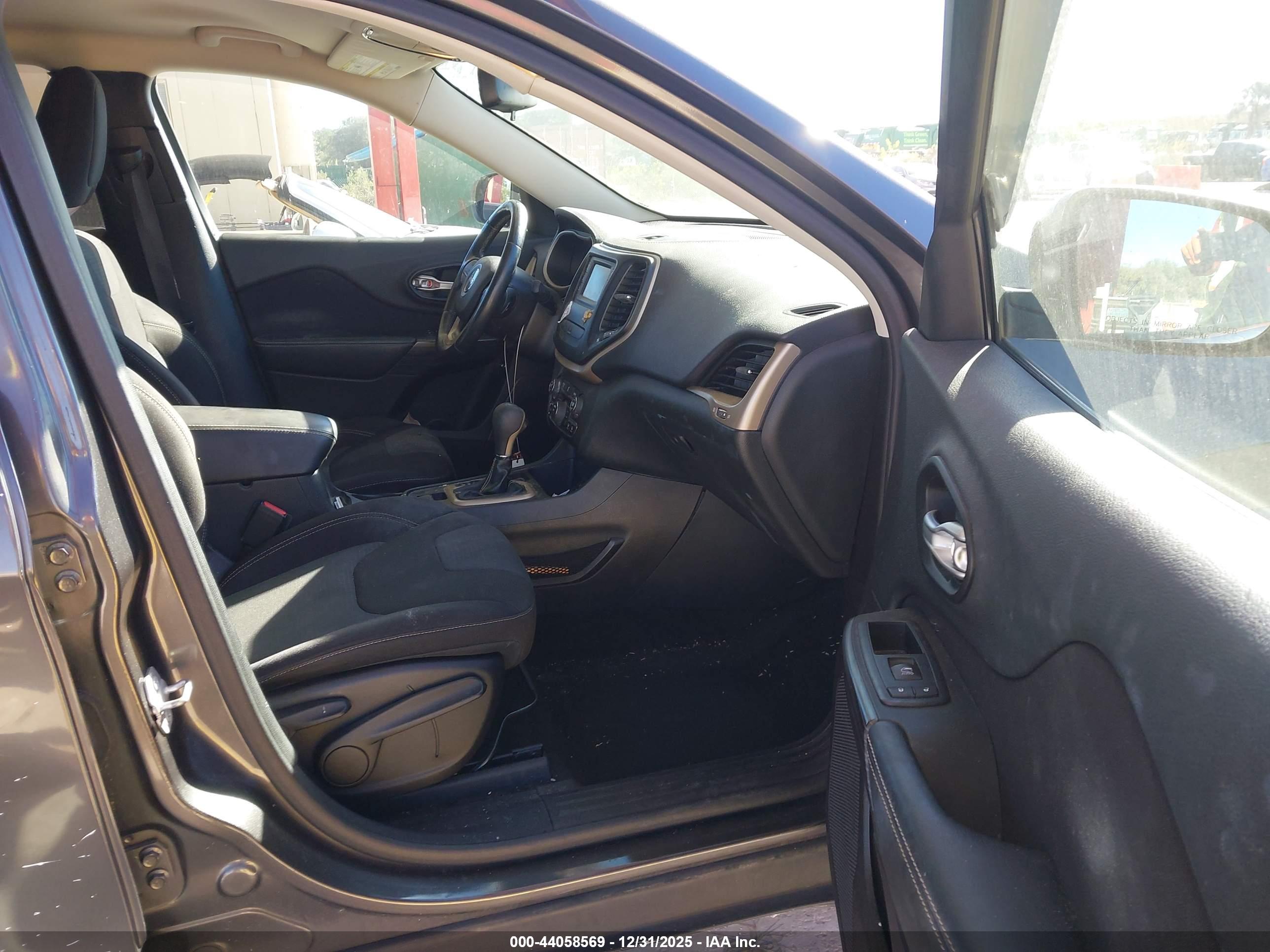 JEEP CHEROKEE image 5