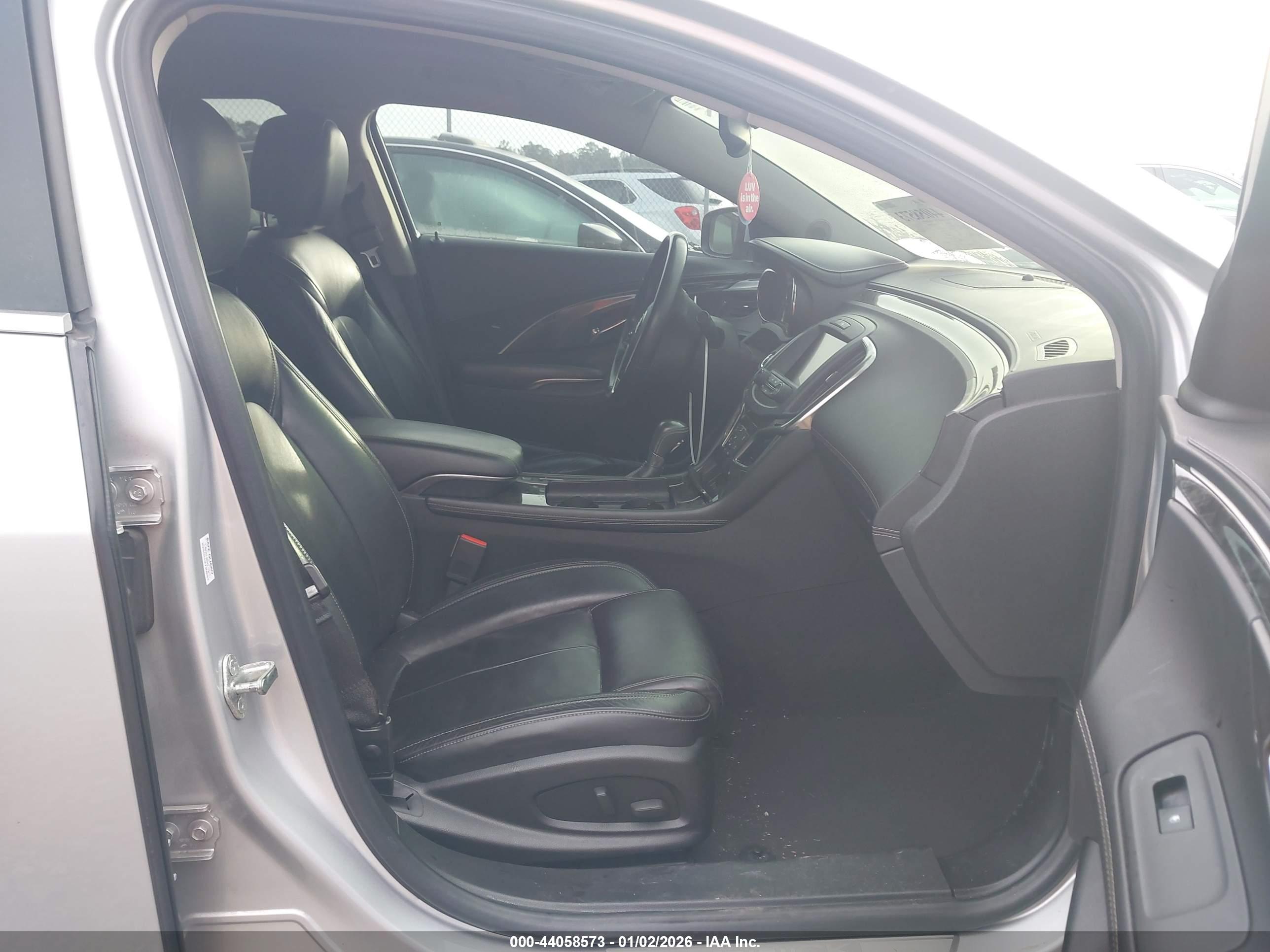 BUICK LACROSSE image 5