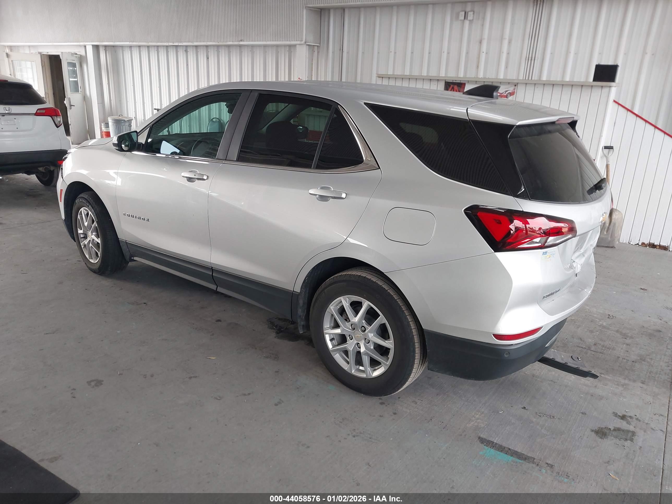 CHEVROLET EQUINOX image 3