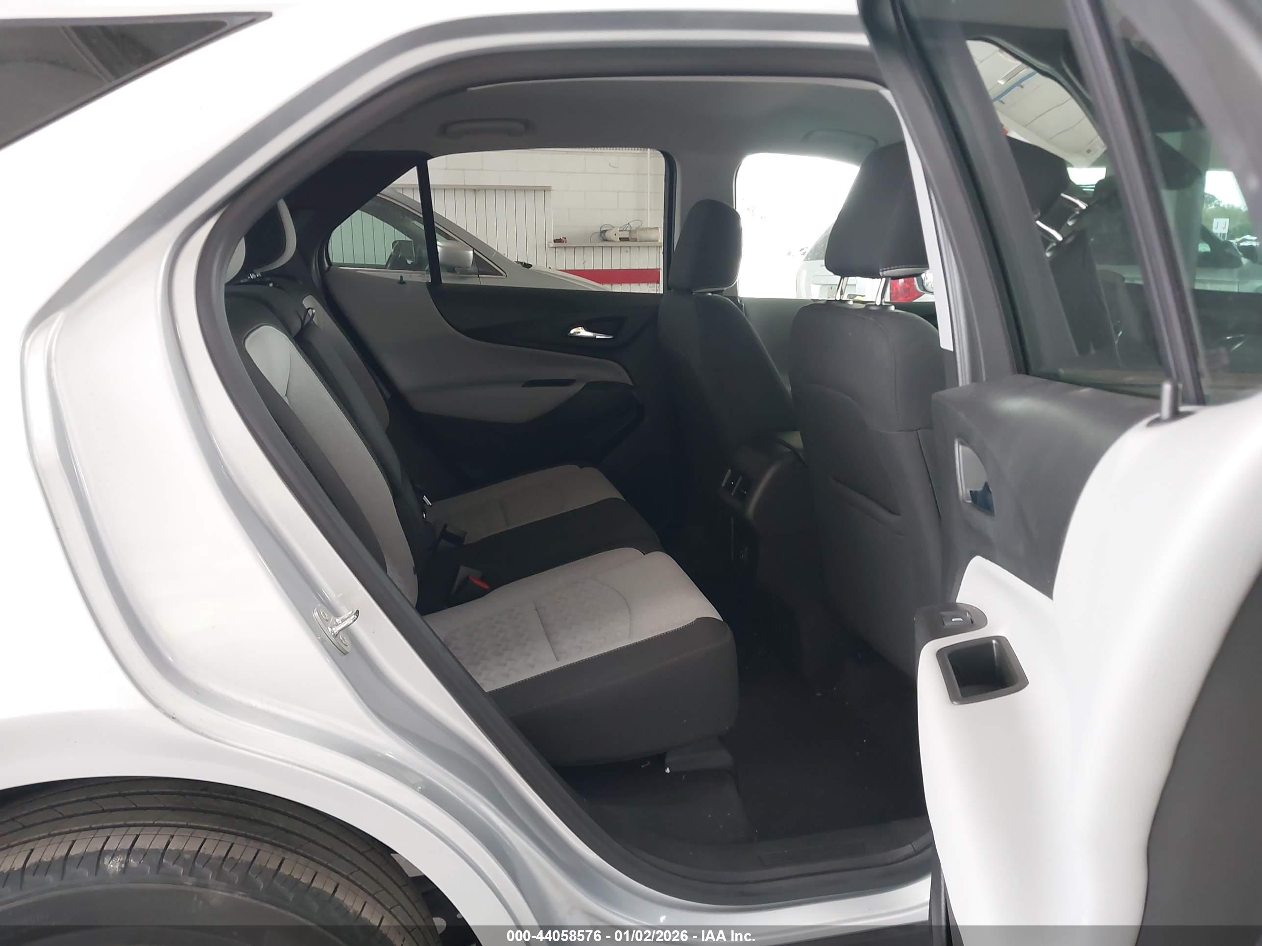 CHEVROLET EQUINOX image 8