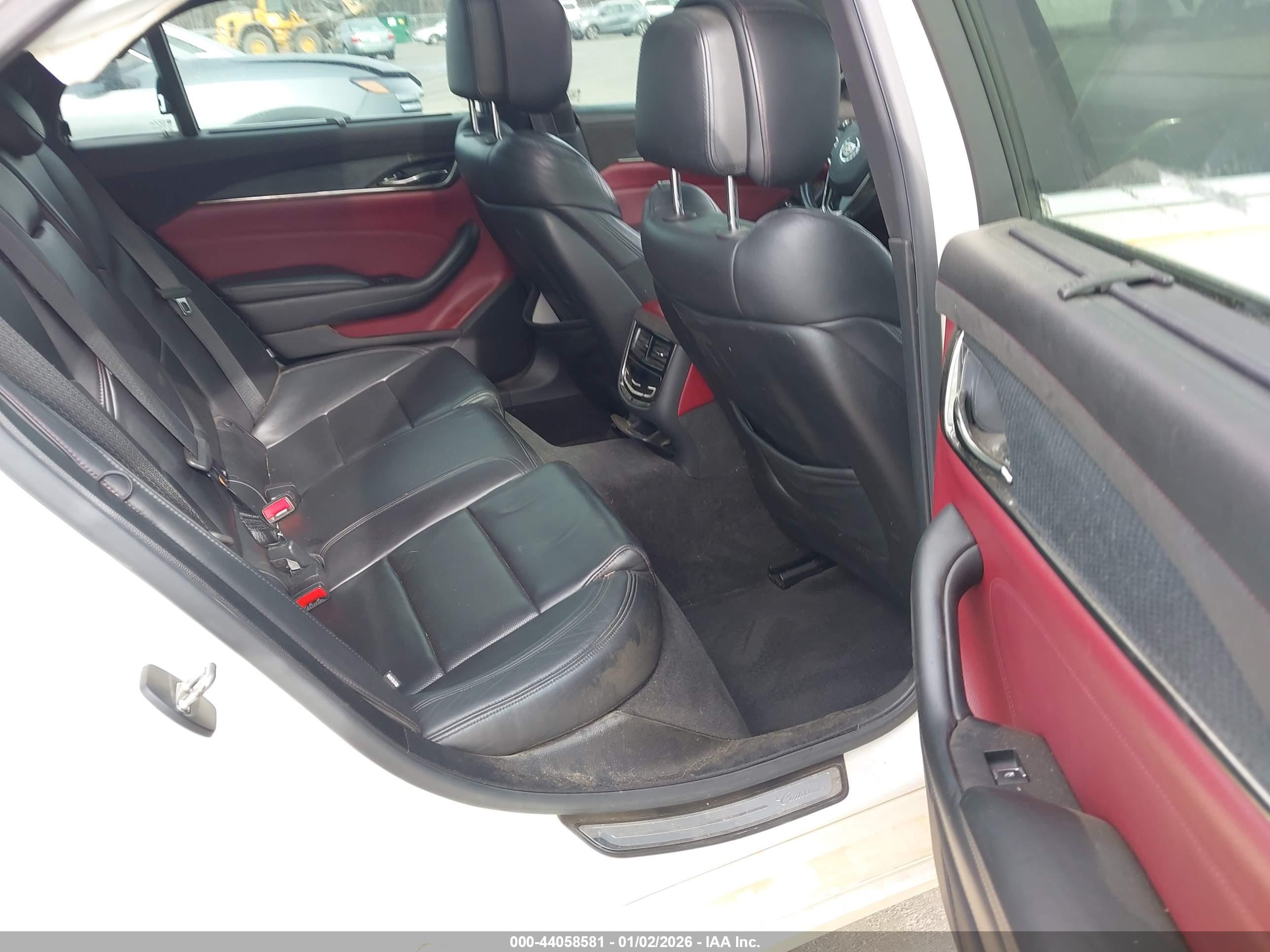 CADILLAC CTS image 8