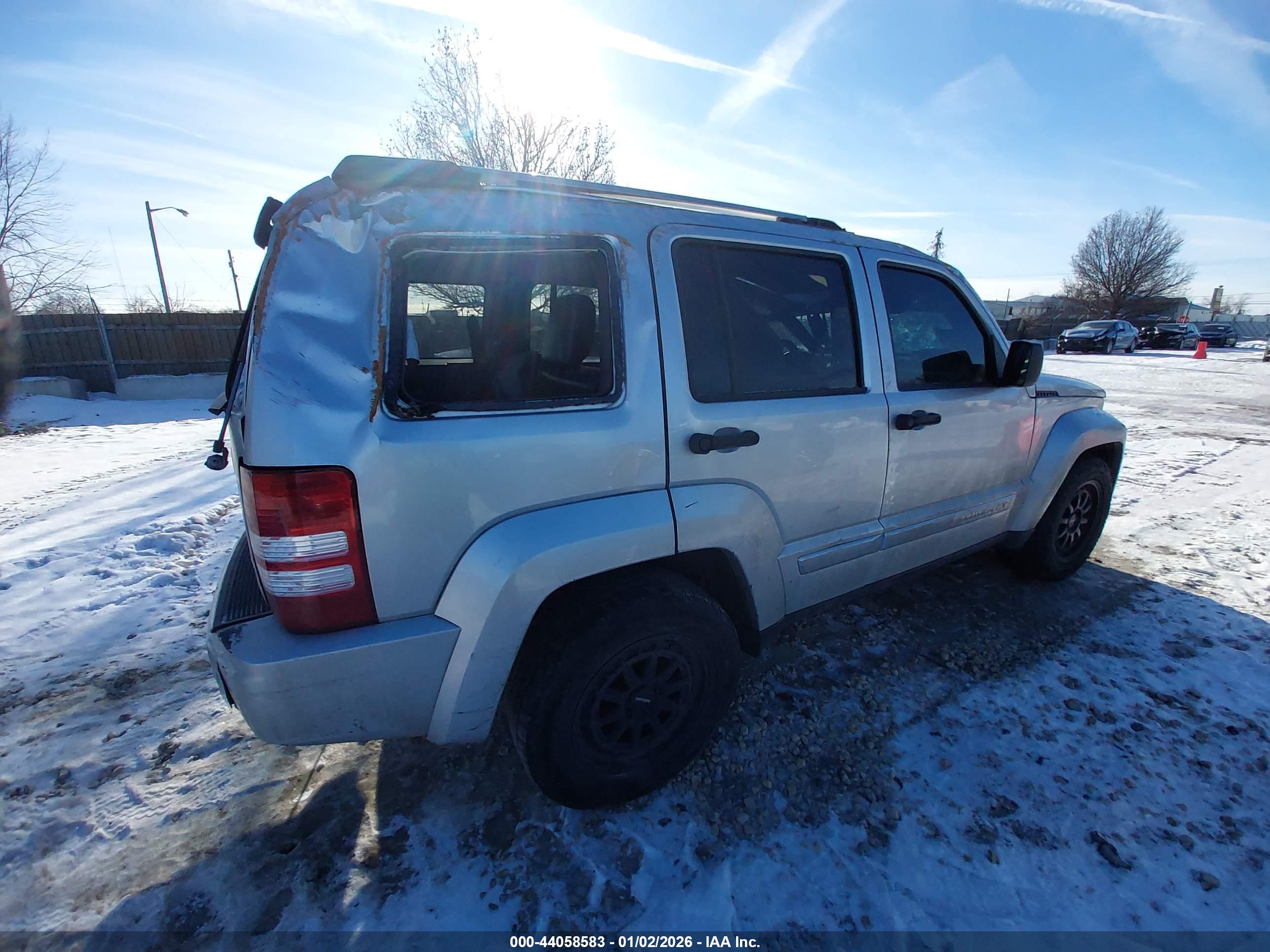 JEEP LIBERTY image 4
