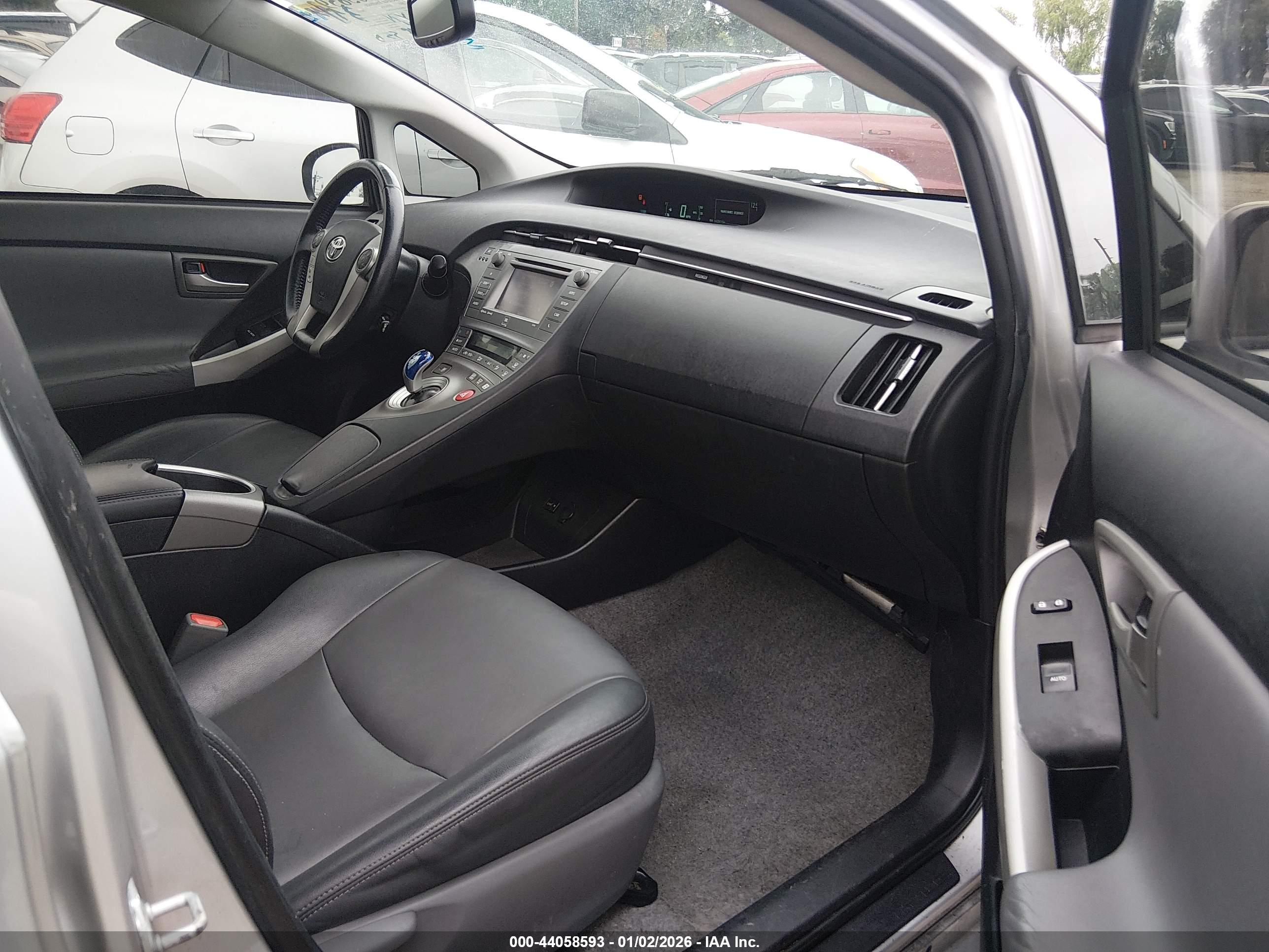 TOYOTA PRIUS image 5