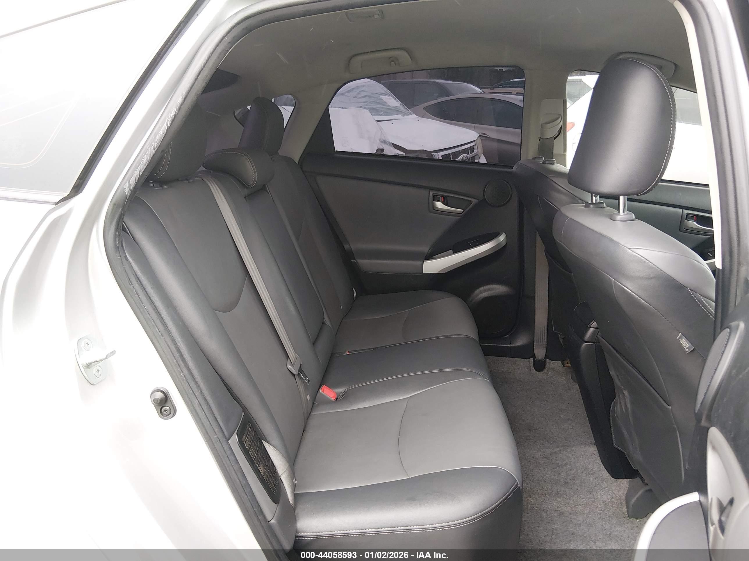 TOYOTA PRIUS image 8