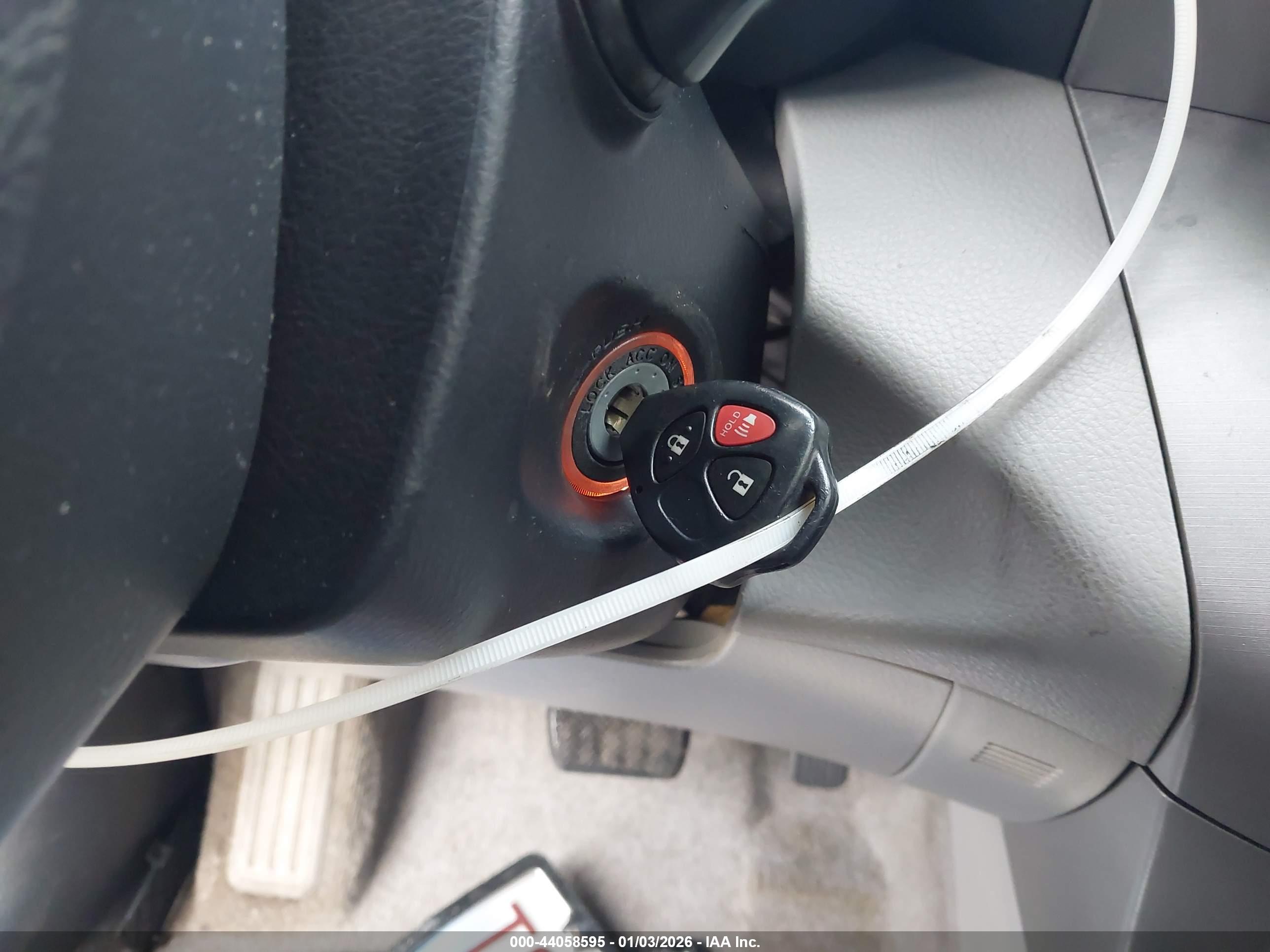 TOYOTA RAV4 image 11