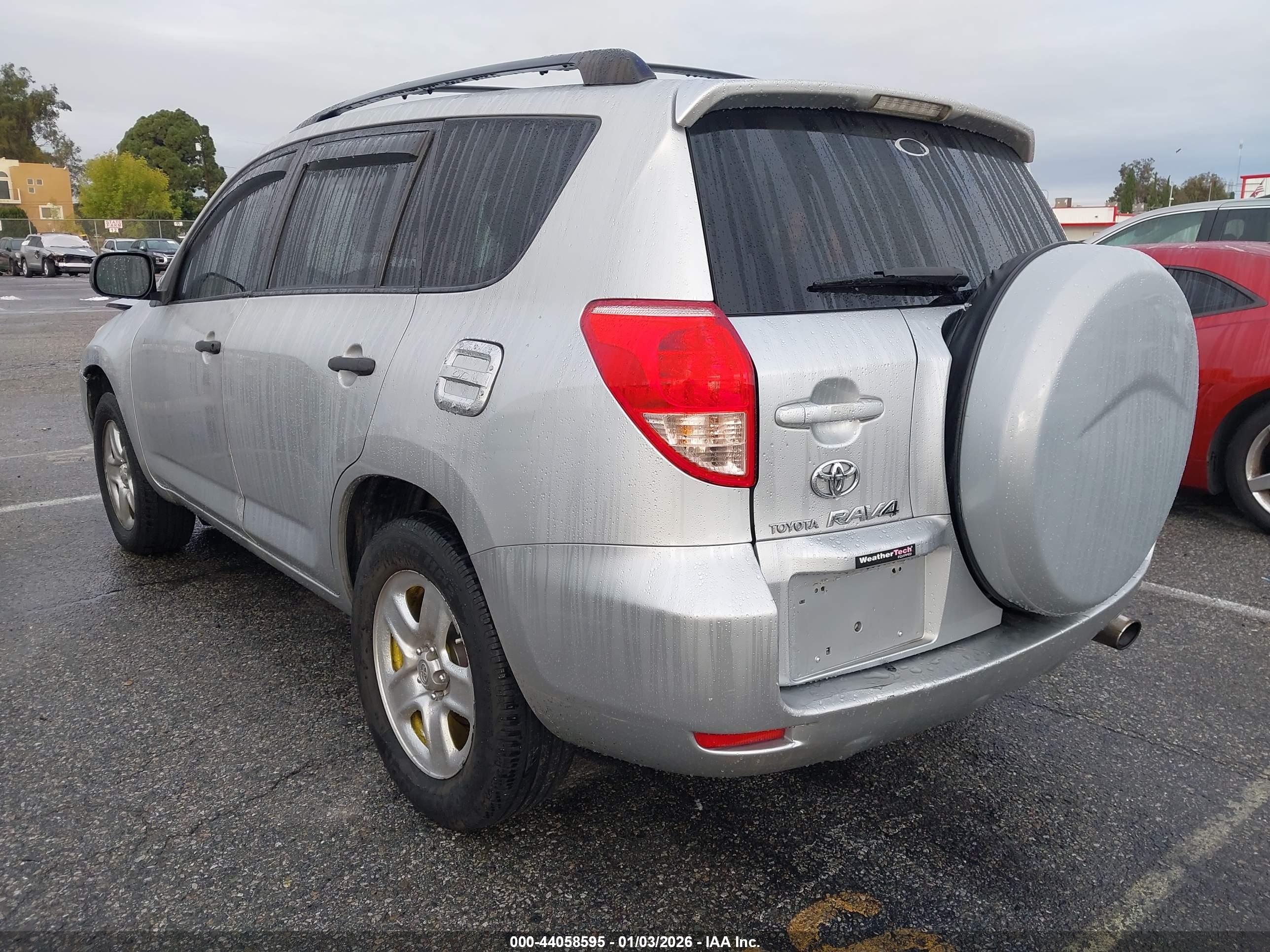 TOYOTA RAV4 image 3